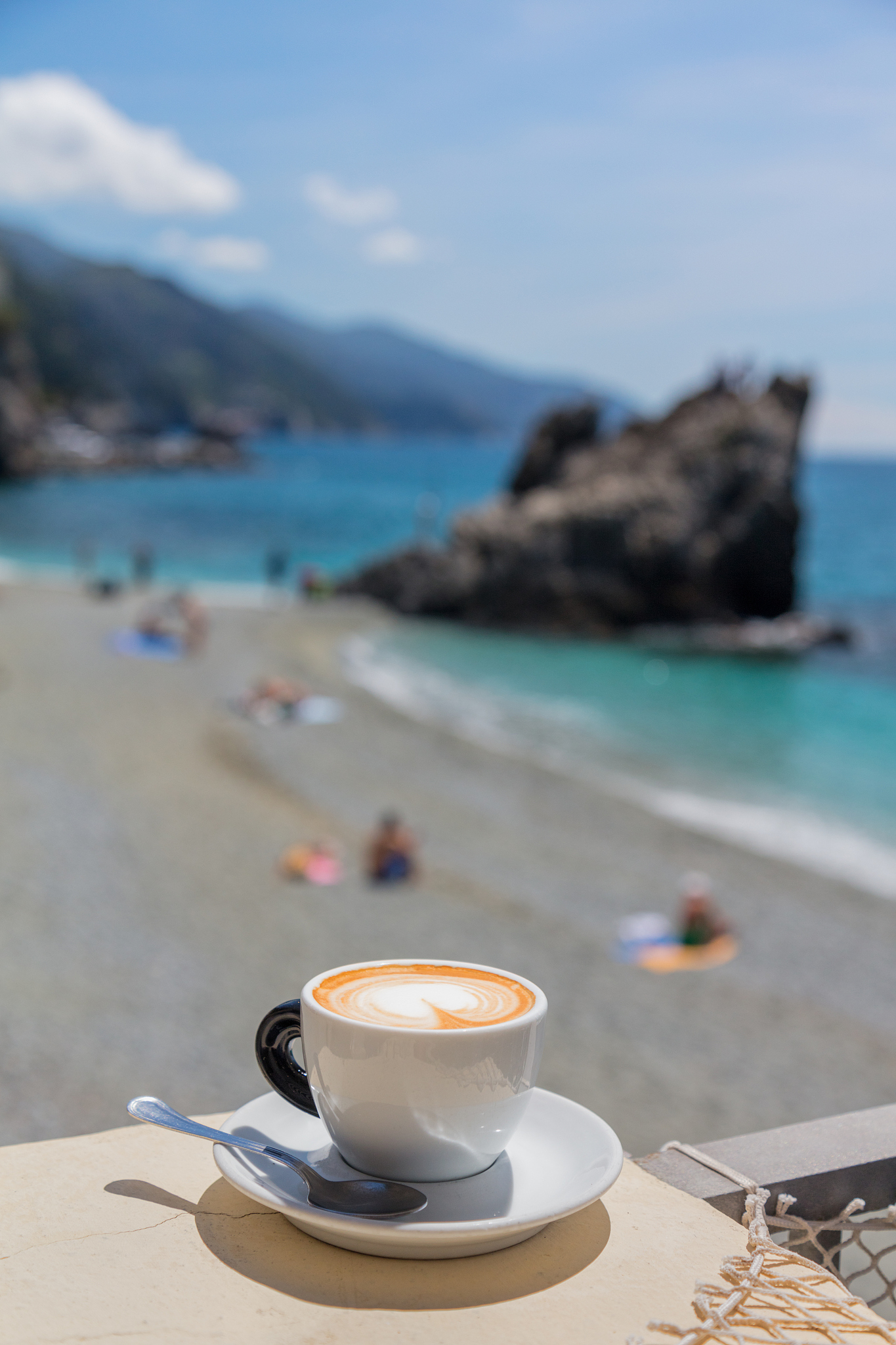 《世界尽头的咖啡馆》学习笔记：主题、人物和意义