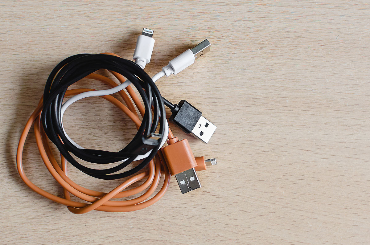 USRP B210设计的电源适配器。直接插到220v直流电吗