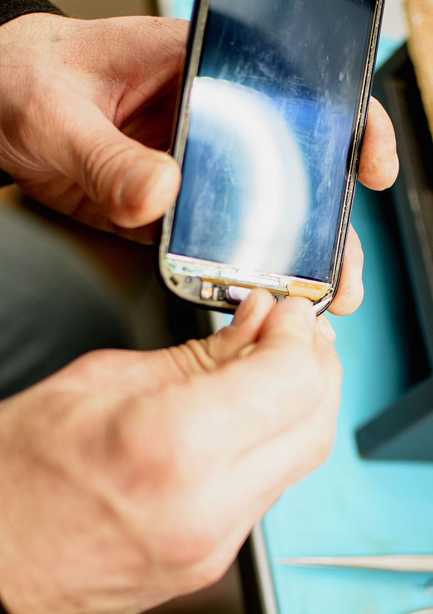 手机掉水里了应该怎么快速处理