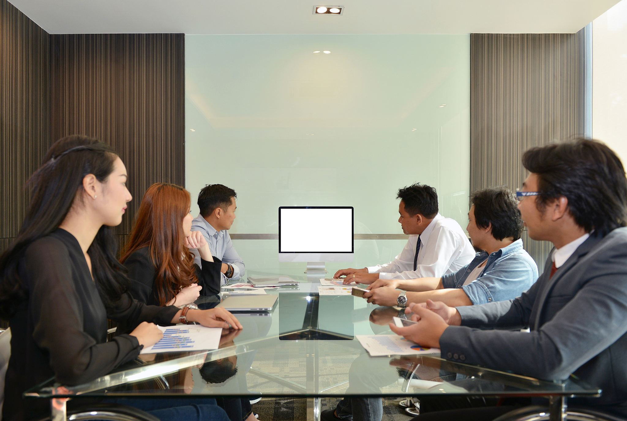 asian business team meeting in front of a computer with blank sc
