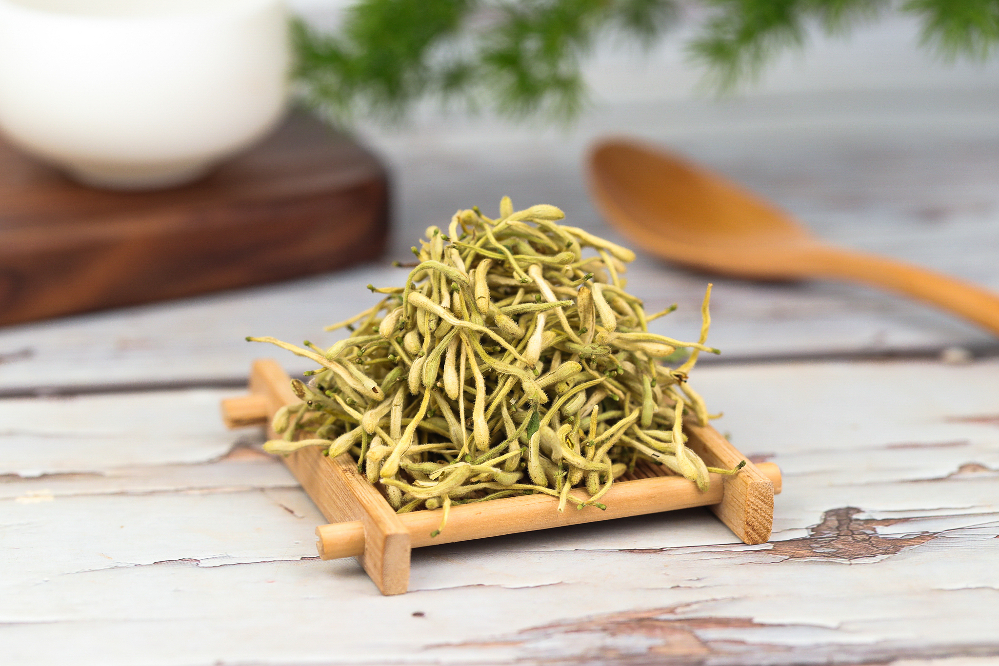 金银花茶的副作用：过量饮用需谨慎！