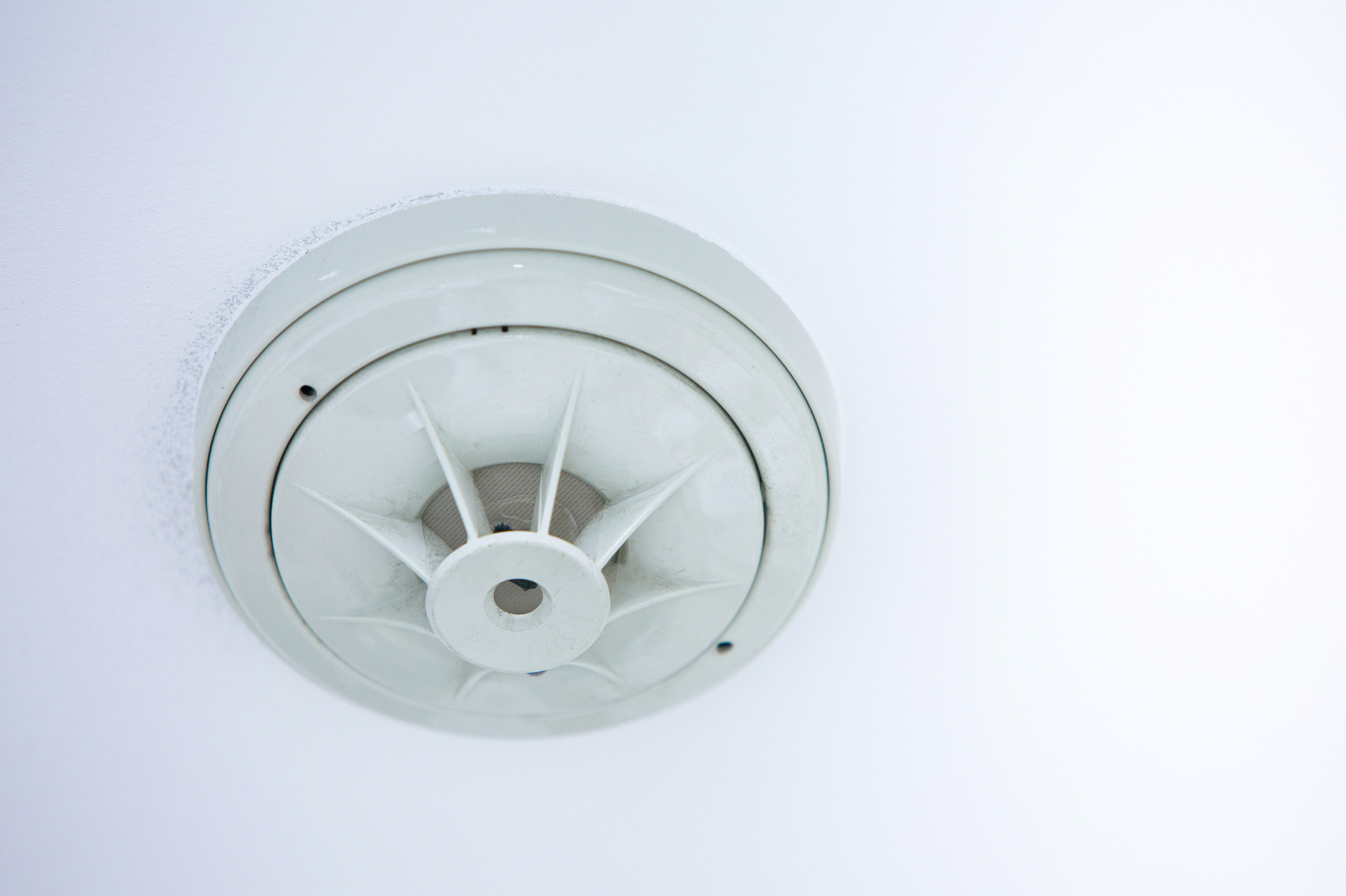 防爆应急灯塑料外壳：材质、性能与设计要求详解