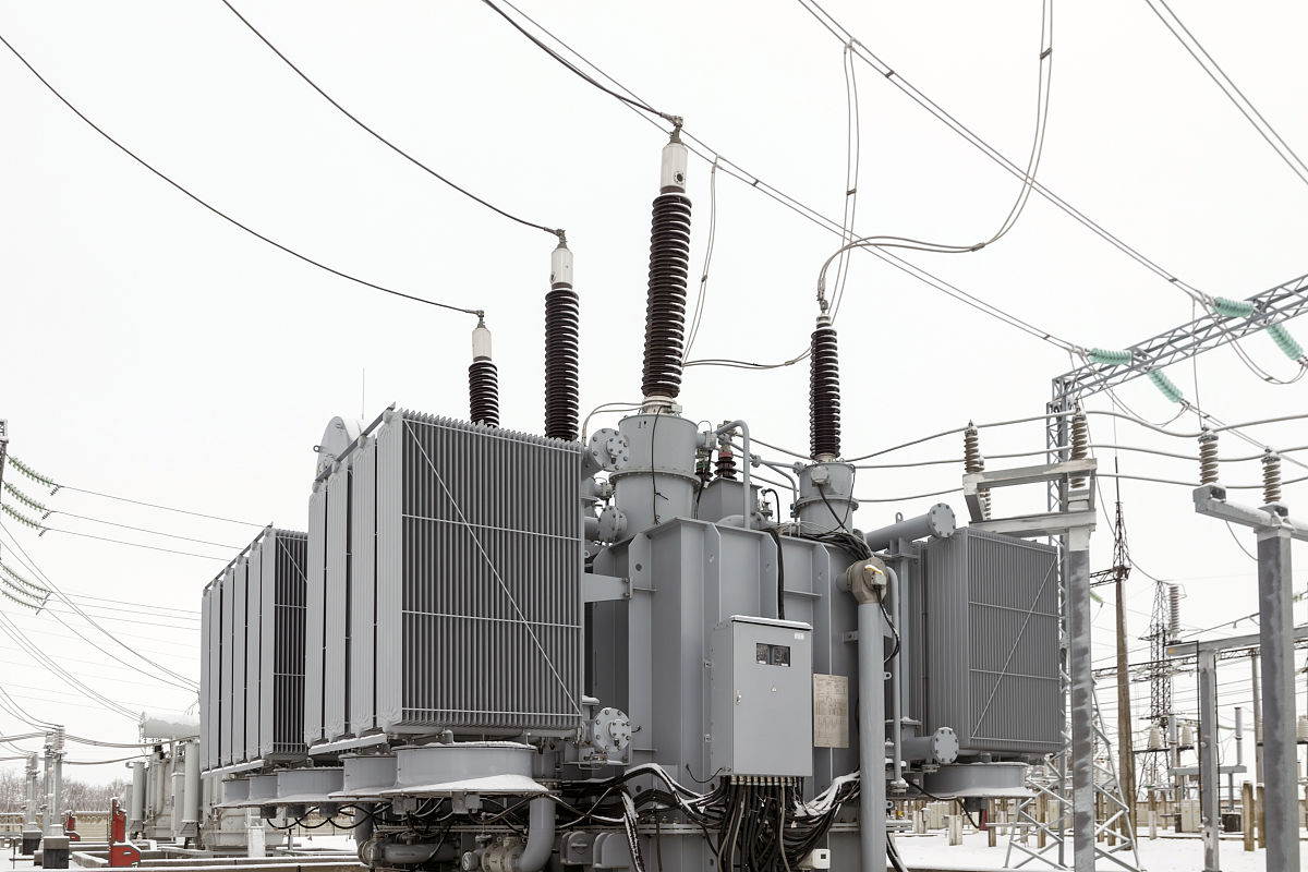 变压器250kva负载240千瓦带二次起动能行吗？