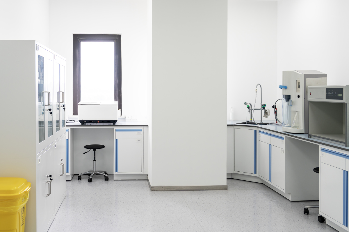 请描写一下白色的实验的画面