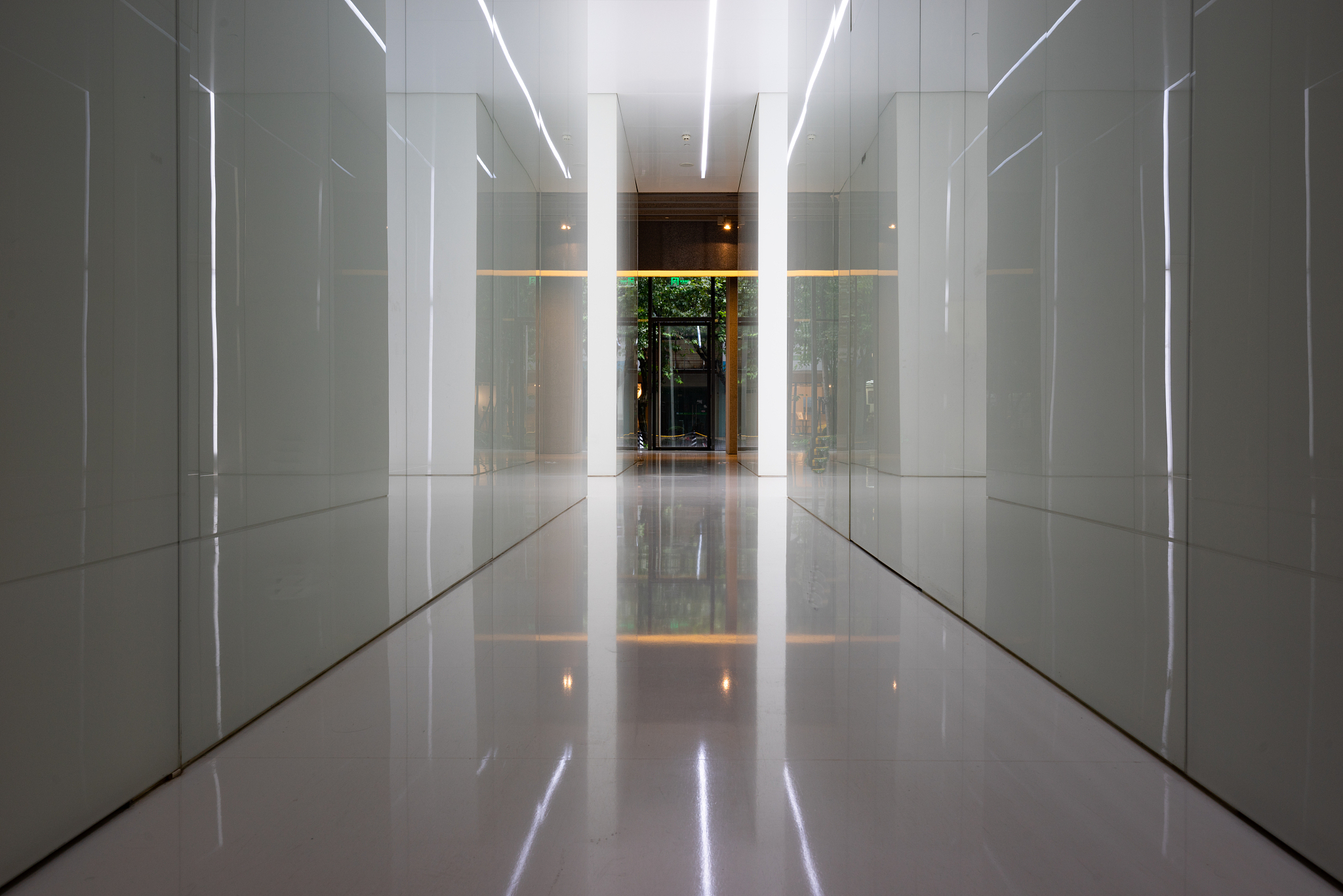 写一篇关于电梯的那些暖心设计的信息稿