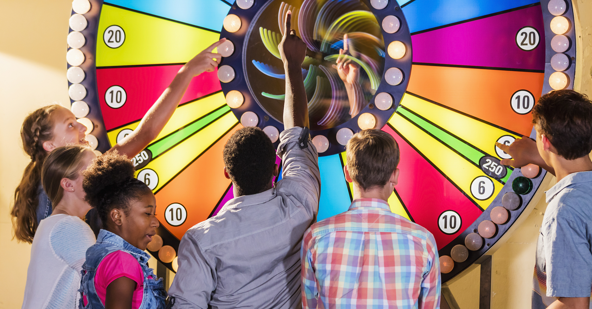 跨越距离，与朋友共玩游戏：建造、故事、友谊