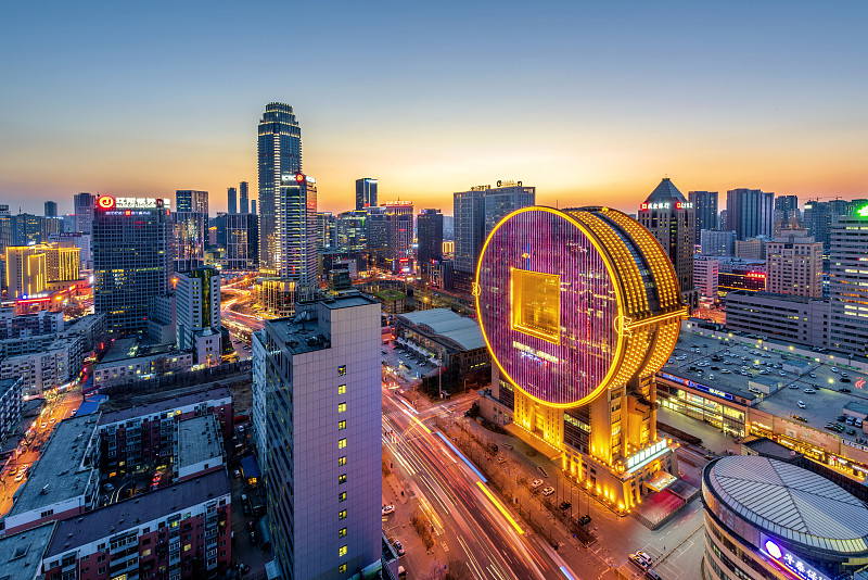 中国辽宁沈阳北站金融中心方圆大厦夜景风光