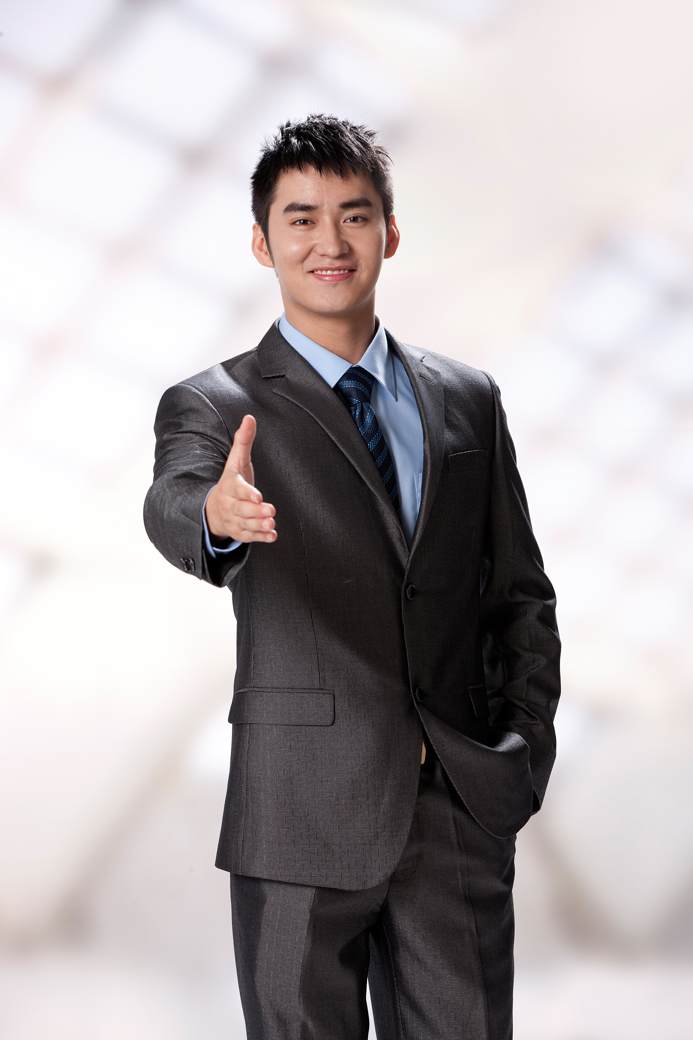 男人魅力的秘密：阳光、智慧、自信和磁性