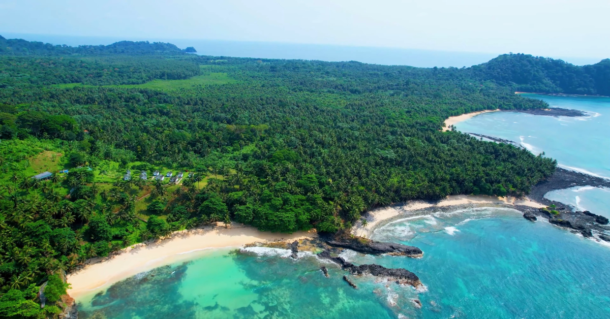 玛雅湾,正式名称为mahya bay,是泰国皮皮岛国家公园的一部分,位于大