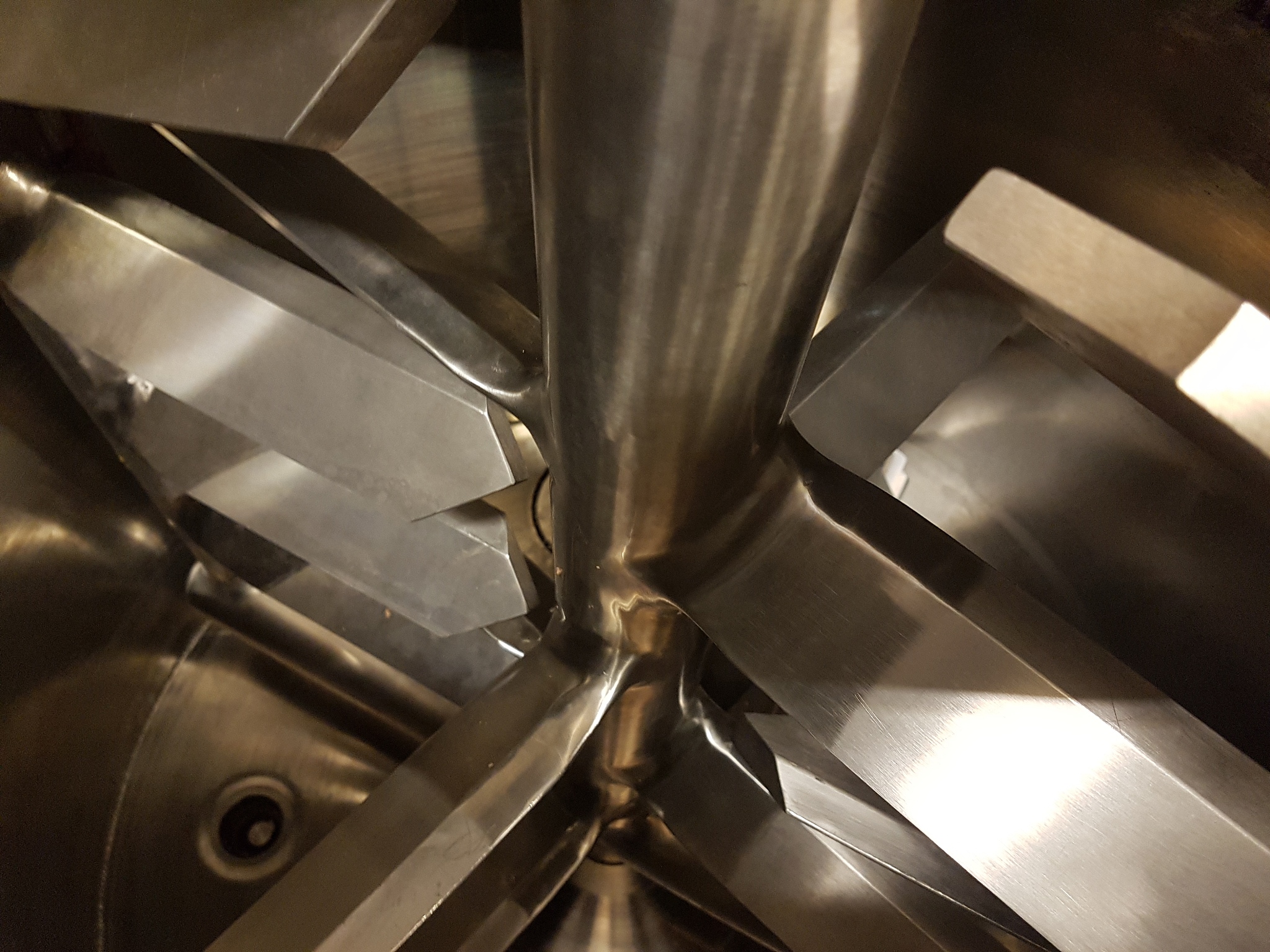 打粉机刀片材质选择：高速钢 VS 合金钢