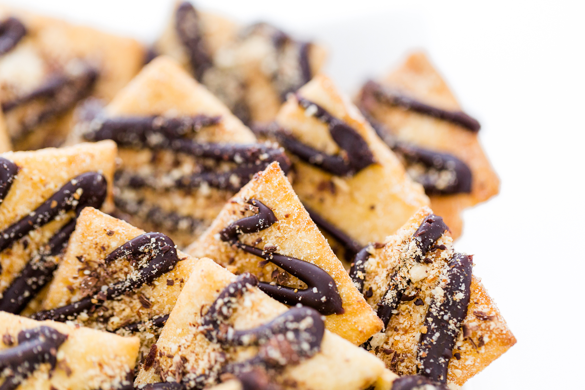 向外国朋友讲一讲四喜烤麸。包括菜的准备烹饪的步骤关于菜肴的形状和说明。对其内涵的分析