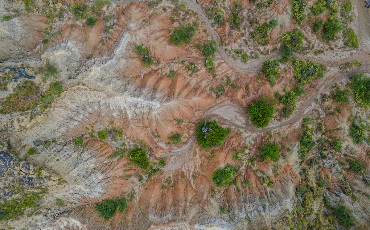 兰州桑园峡地质构造：断裂控制的谷地 - 详细解析
