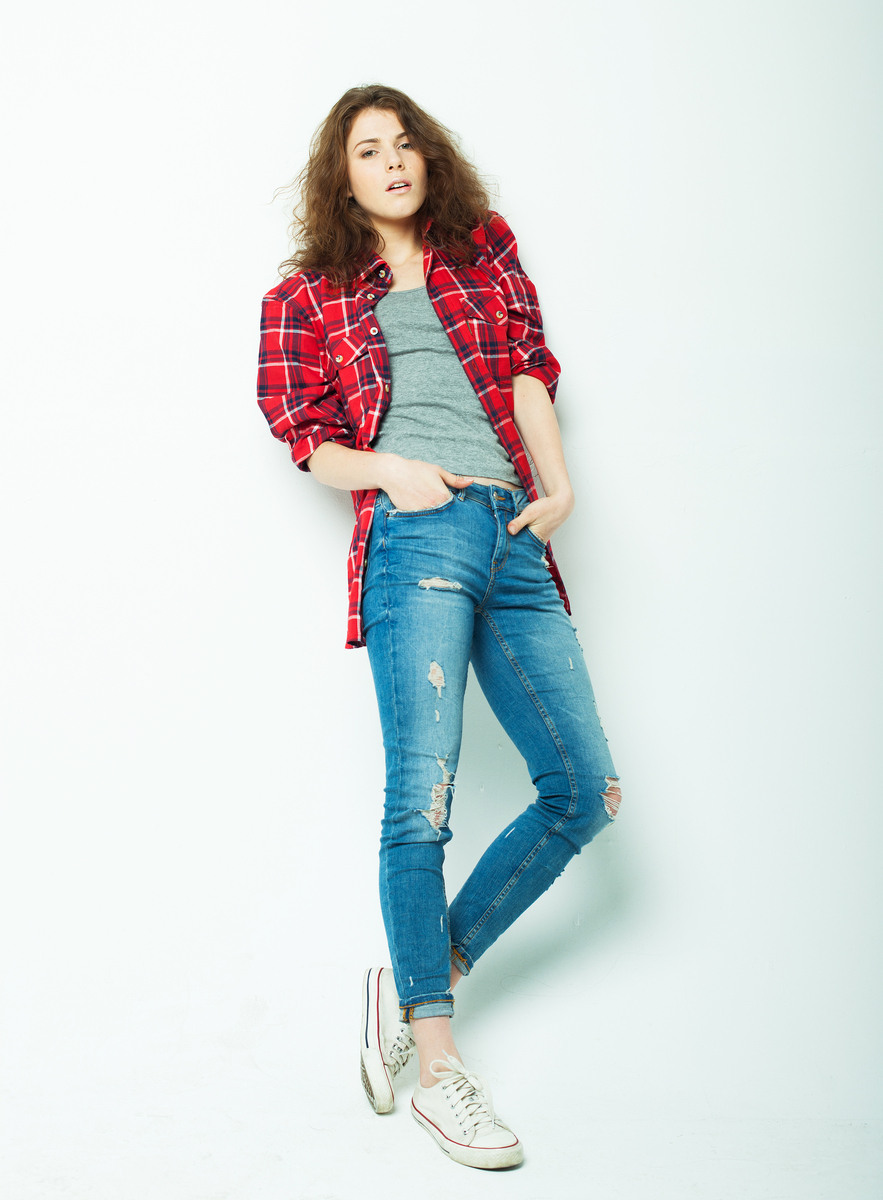 写一个关于牛仔裤的文案40个字左右11字标题