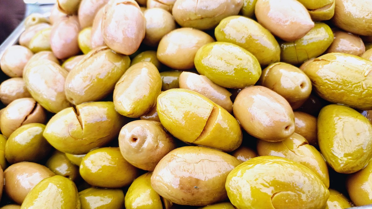 甜橄榄腌制方法：简单易学，在家轻松制作美味小吃