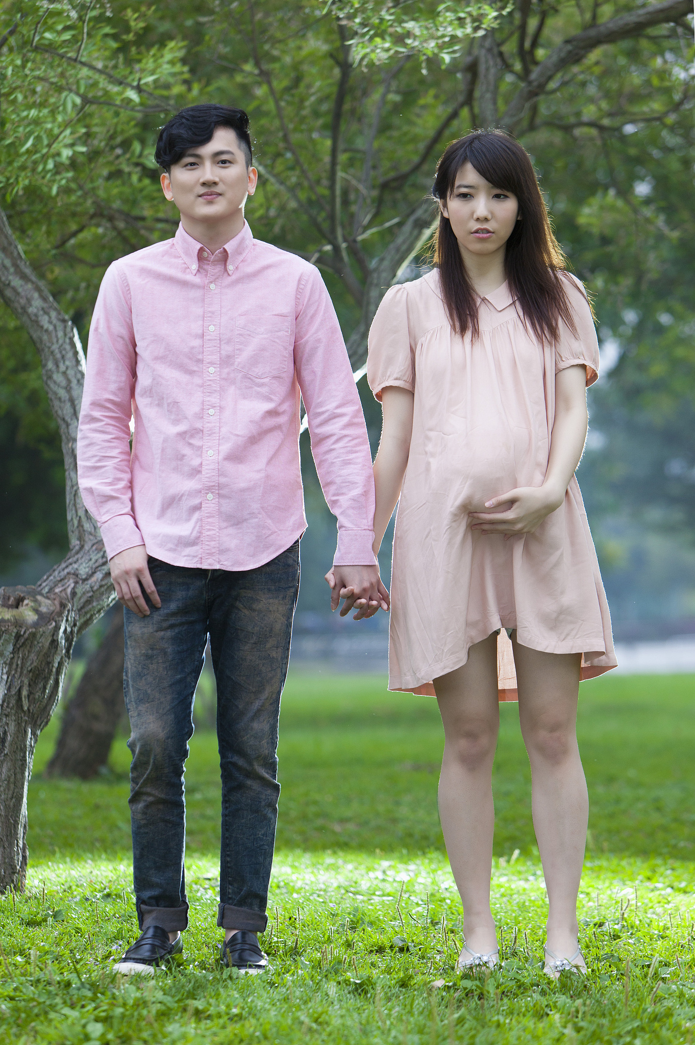 想象一个正常男生和一个5米高的女生结婚的故事