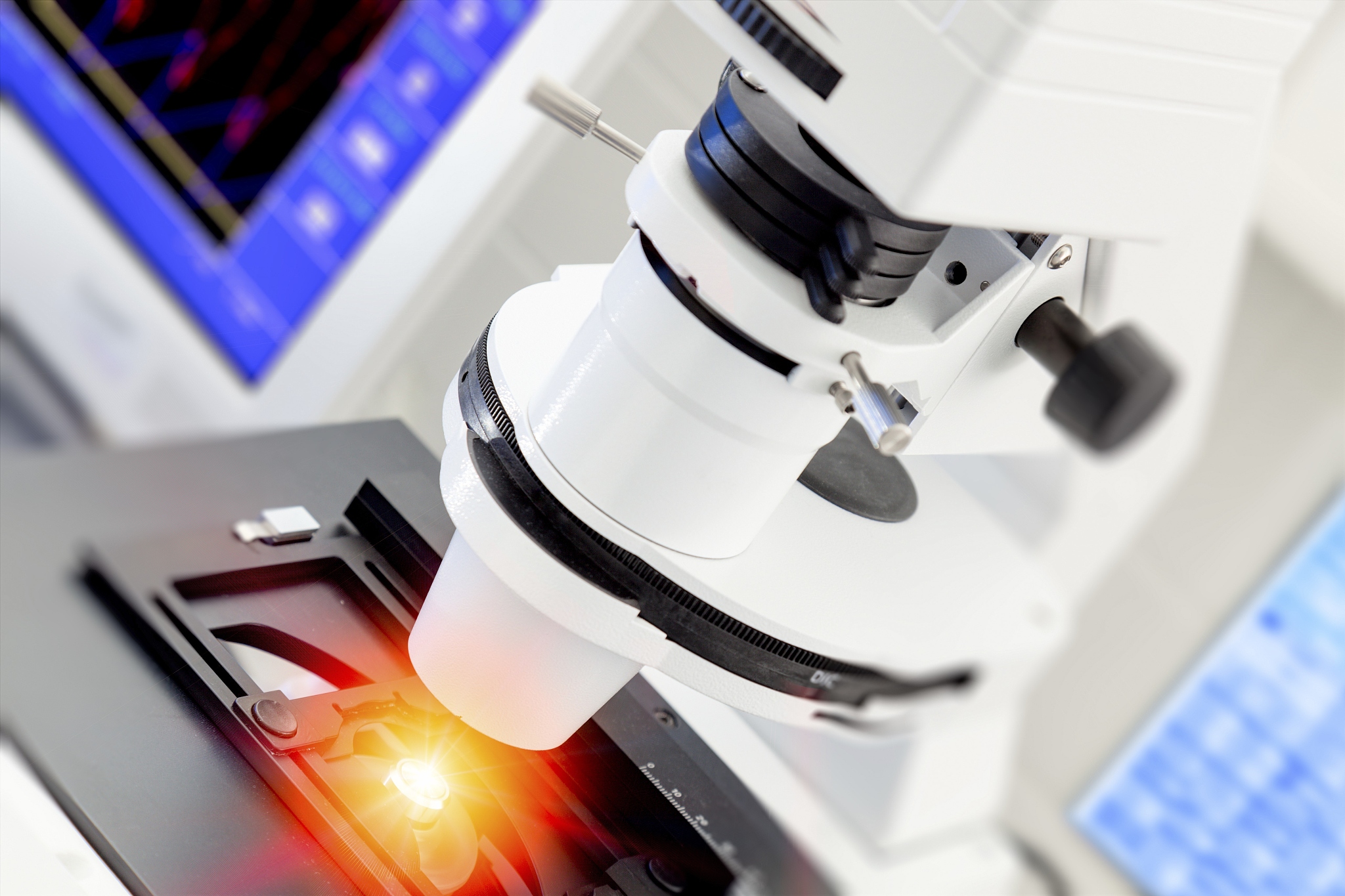 高功率紧凑型Tm:YAG激光实验装置设计与性能