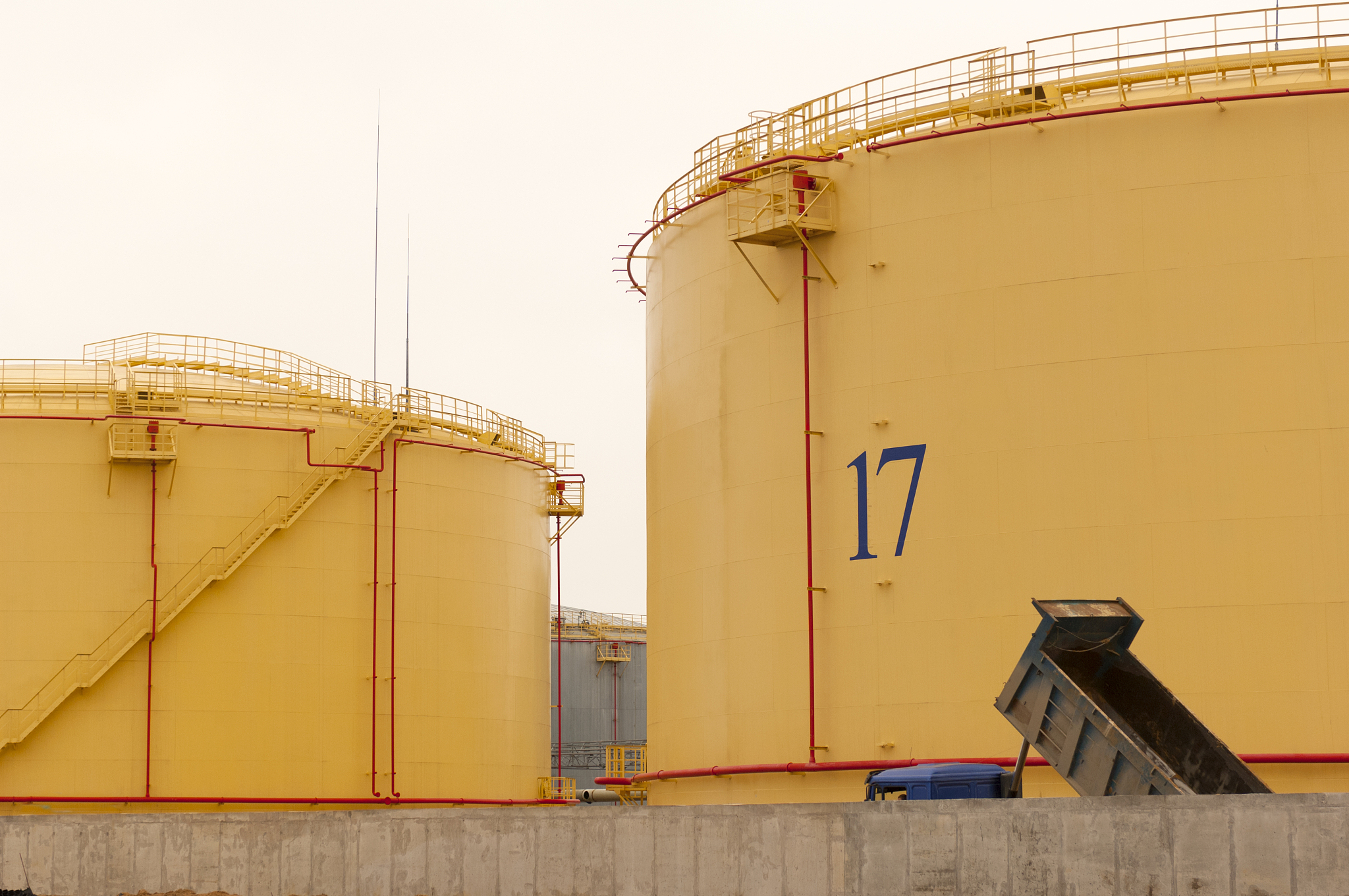 武汉市燃气热力学校石油与天然气贮运专业 - 未来能源行业的中坚力量