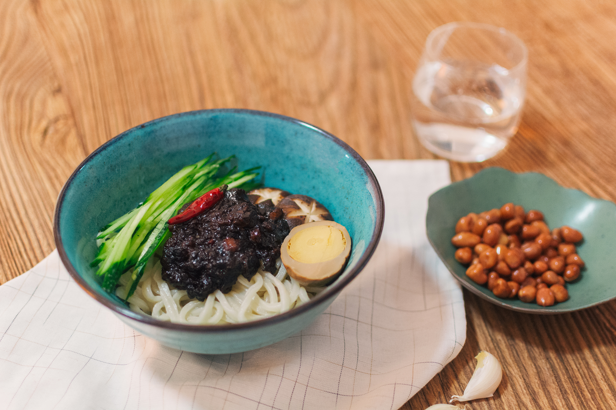 一碗杂酱面的卡路里等于