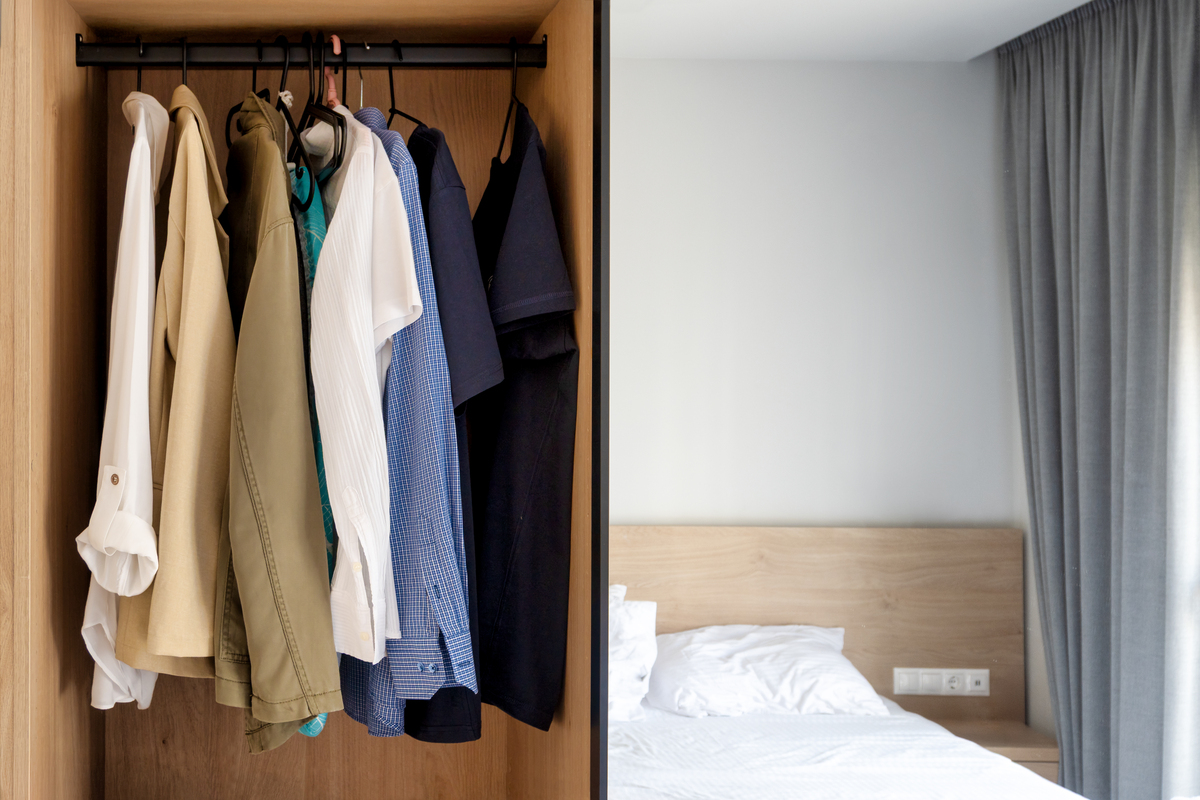 哪些衣物适合叠放？教你高效收纳衣柜！
