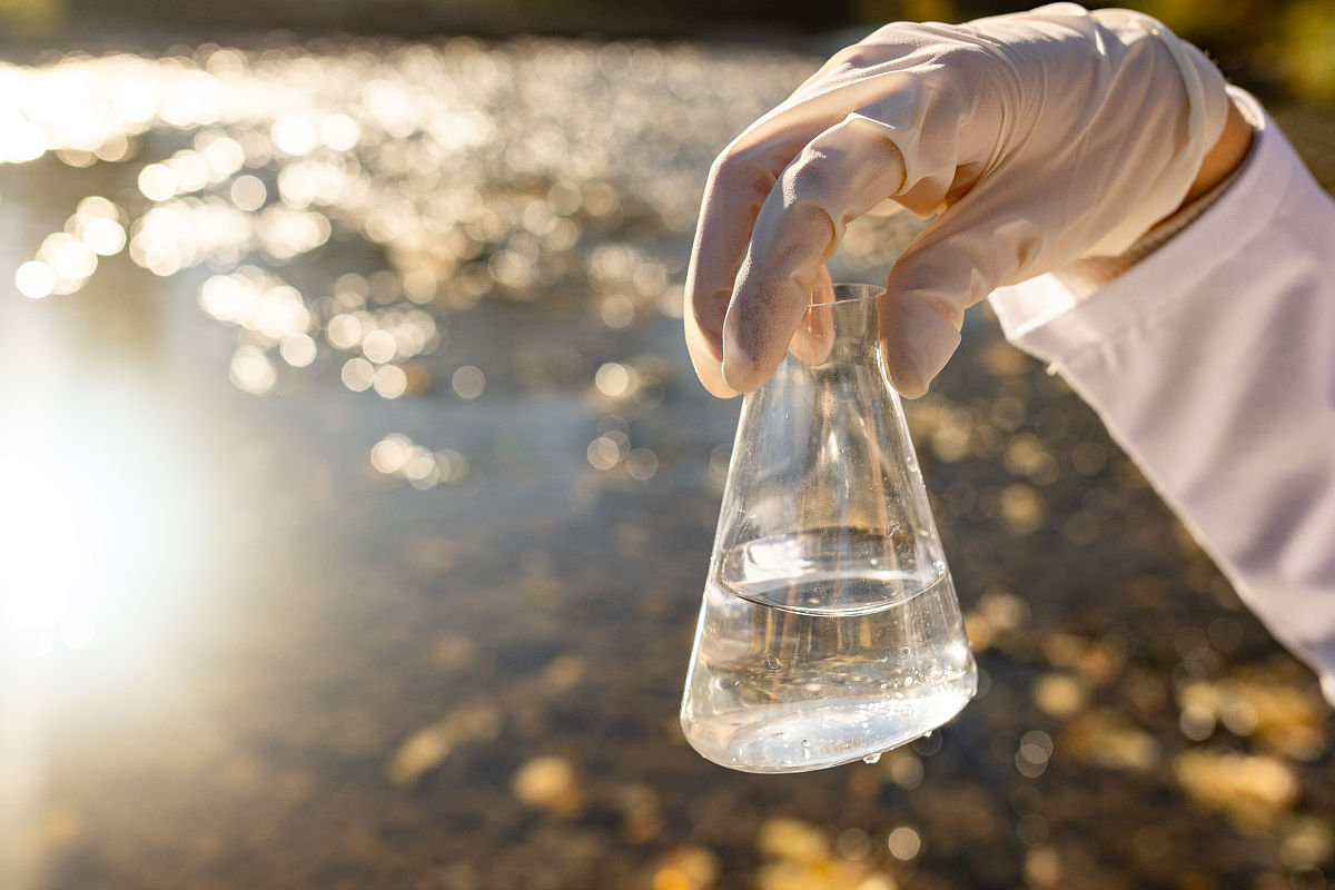 以智能水质检测设备与系统为主题写一篇环境科学工程学科的毕业论文