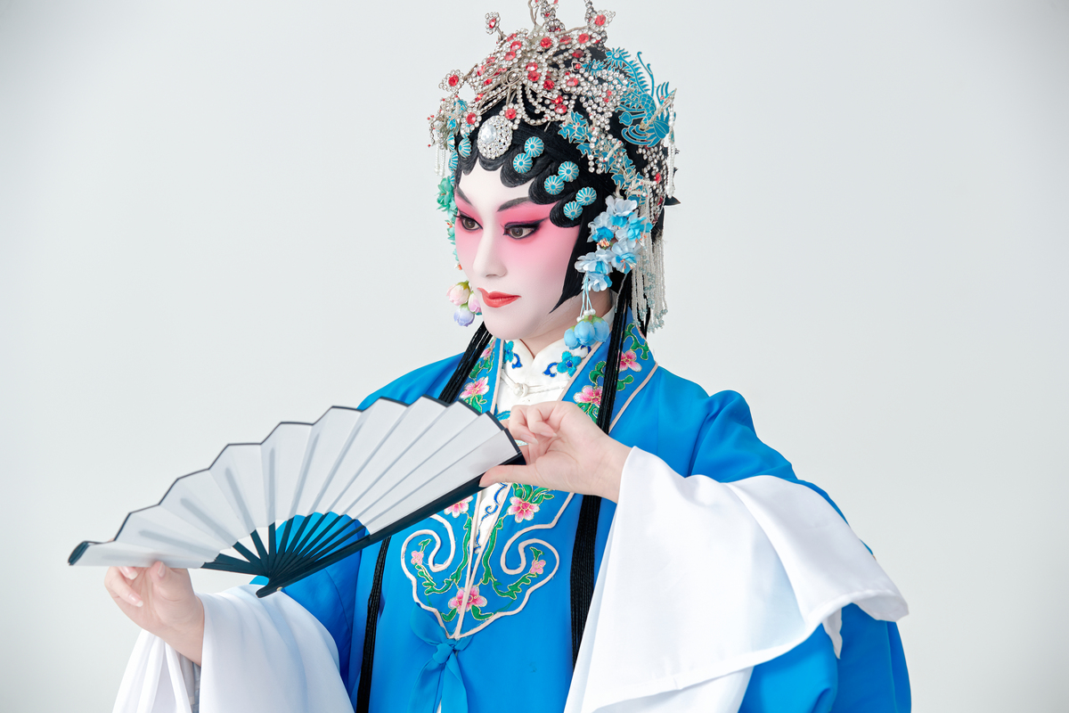 京剧和昆曲中的青衣(女旦)是中国戏曲的国粹,女演员