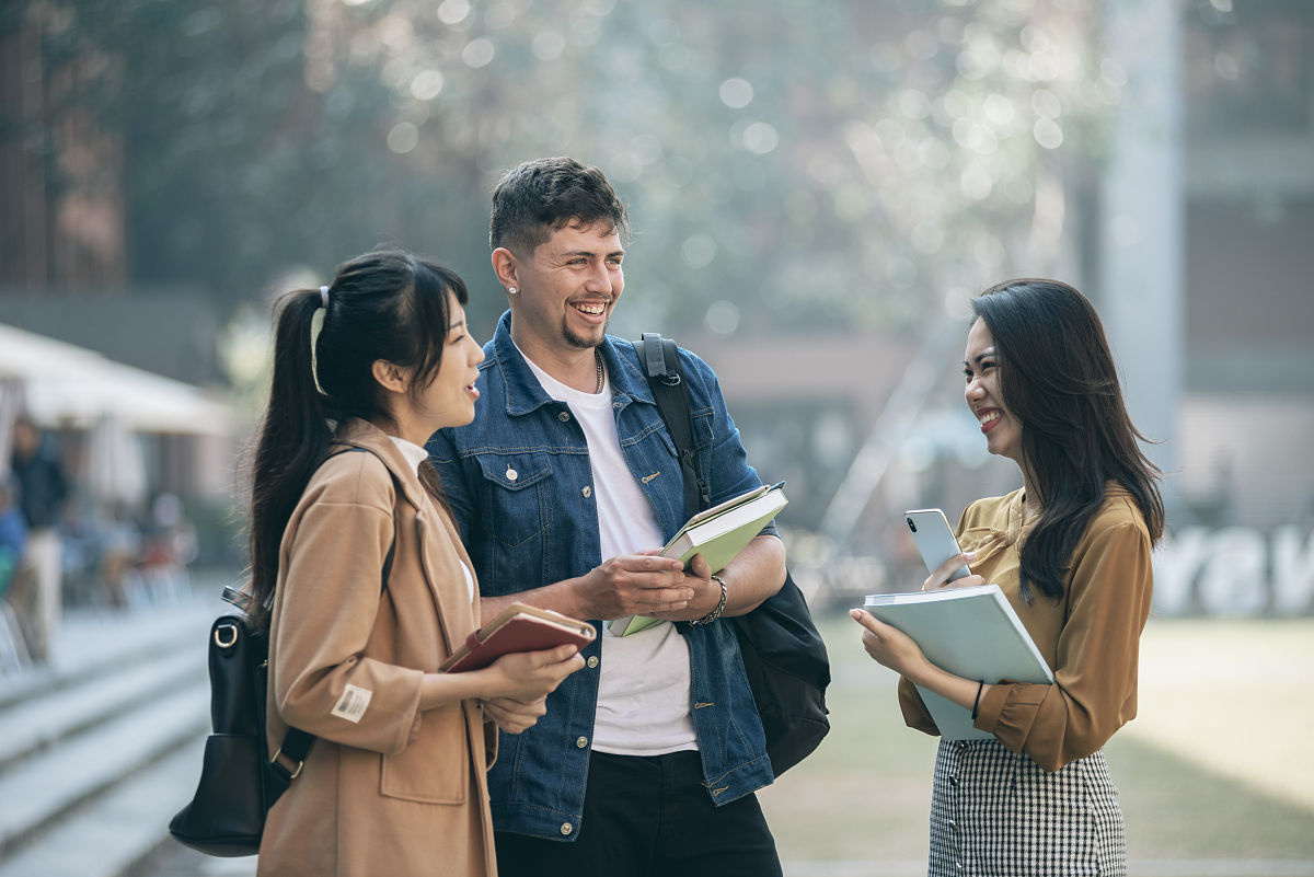 穷学生出国留学攻略：用最少资源圆梦海外