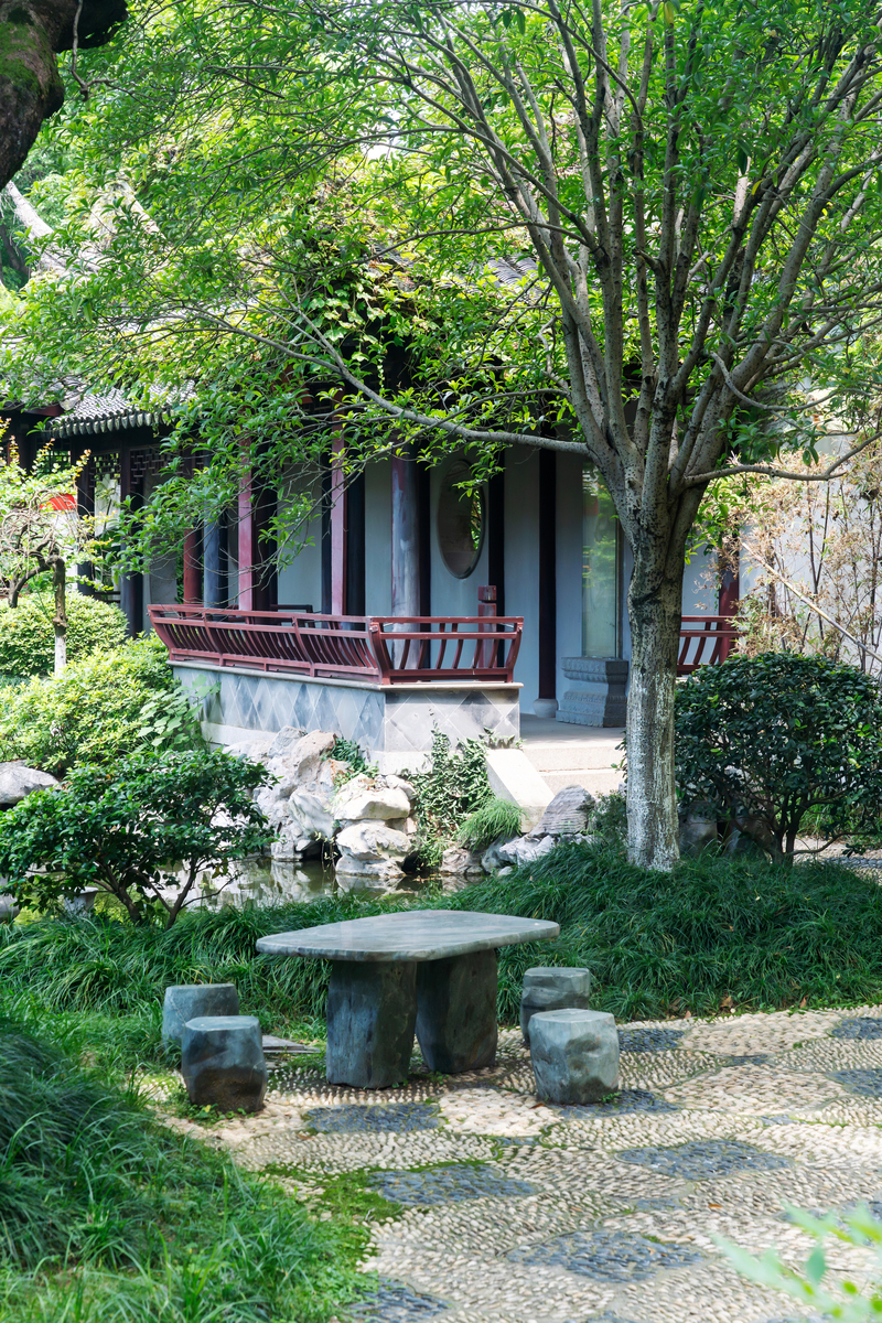 中西园林设计异同：自然和谐VS对称理性