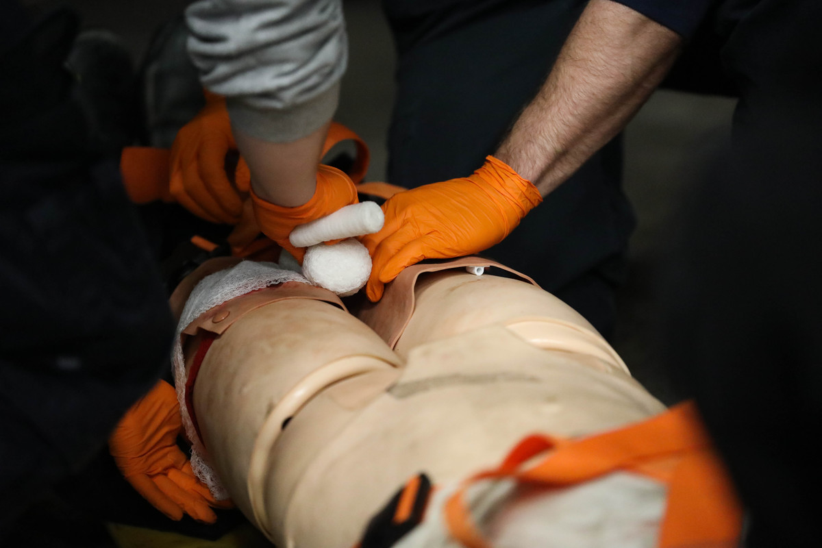 割腕和断臂：为什么一个致命，另一个却能存活？