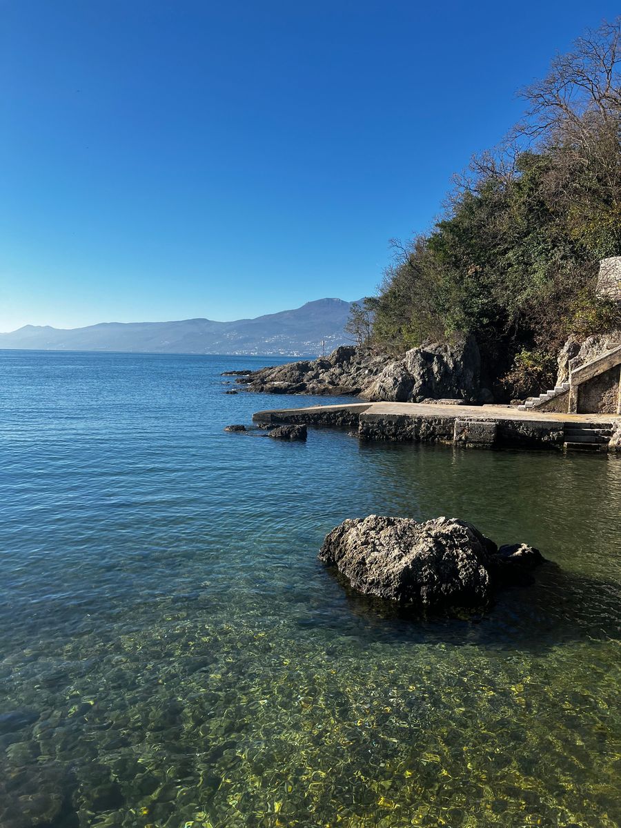 云南抚仙湖旅行日记：探寻南方明珠的魅力