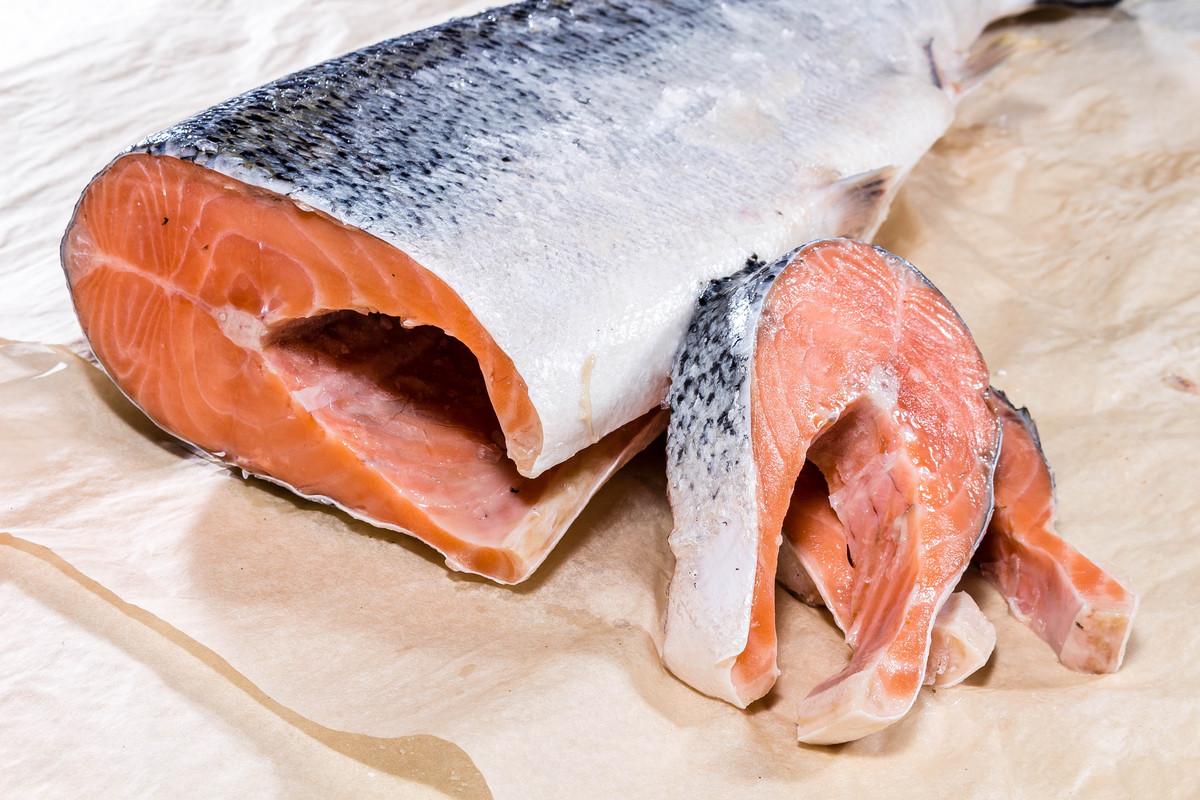 挪威深海三文鱼：健康美味，全程冷链运输，低温冷冻灭菌