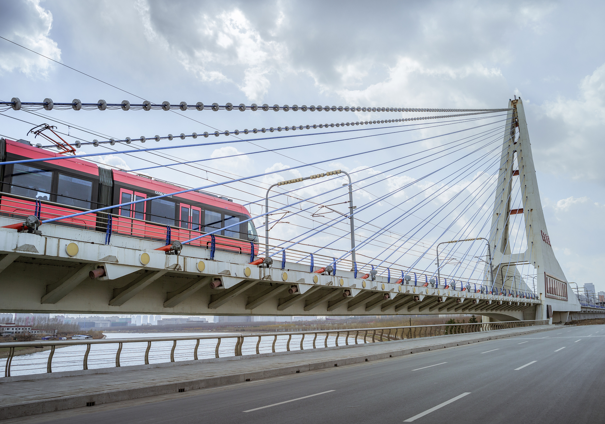 初中毕业男生学轻轨专业好吗？2021年就业前景分析