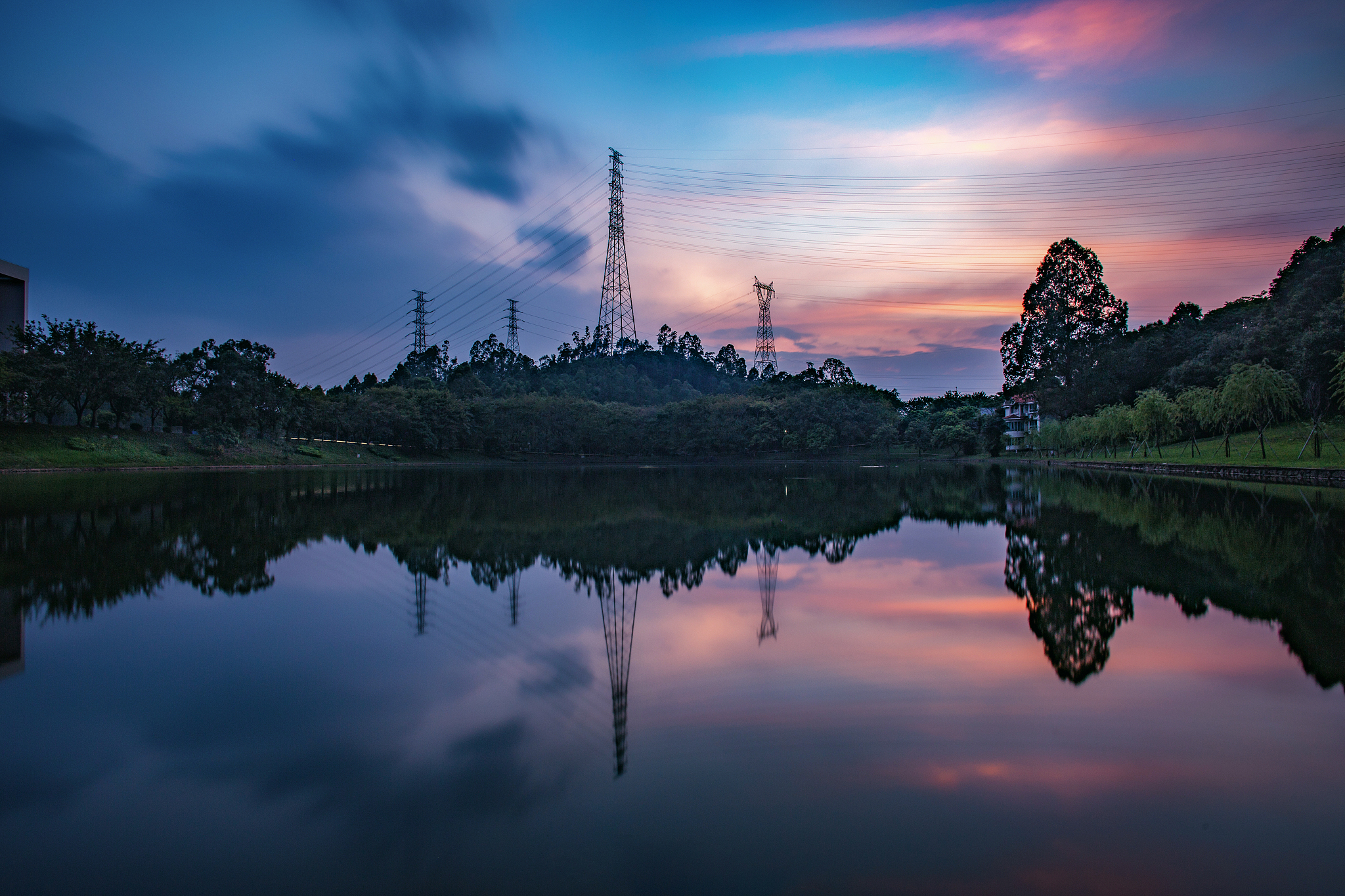 华和外国语吗这个学校有哪些优点？招生容易上吗