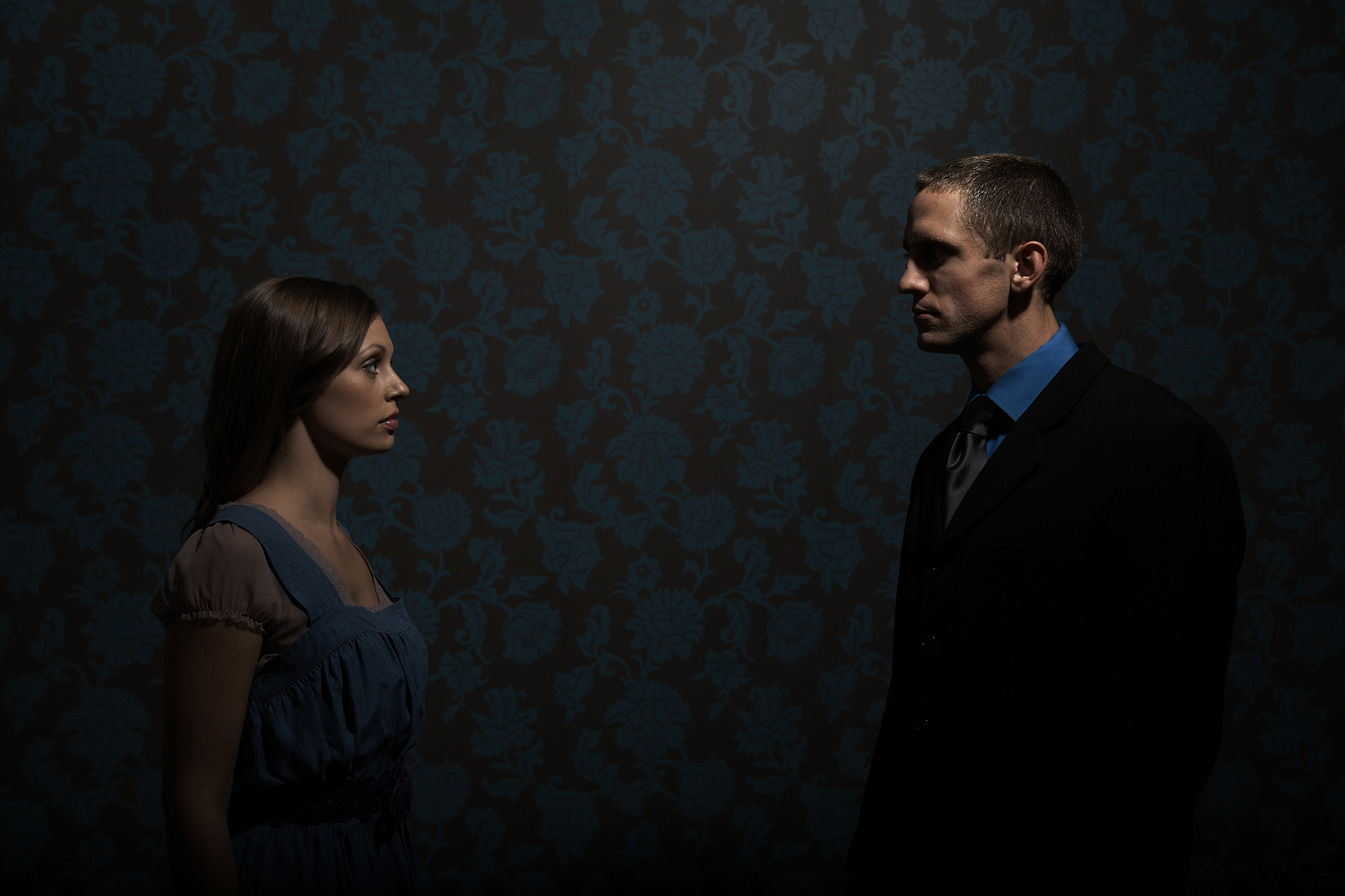 有的人是他人一看就不会转头是好事但是有的人看到他人看他却转头