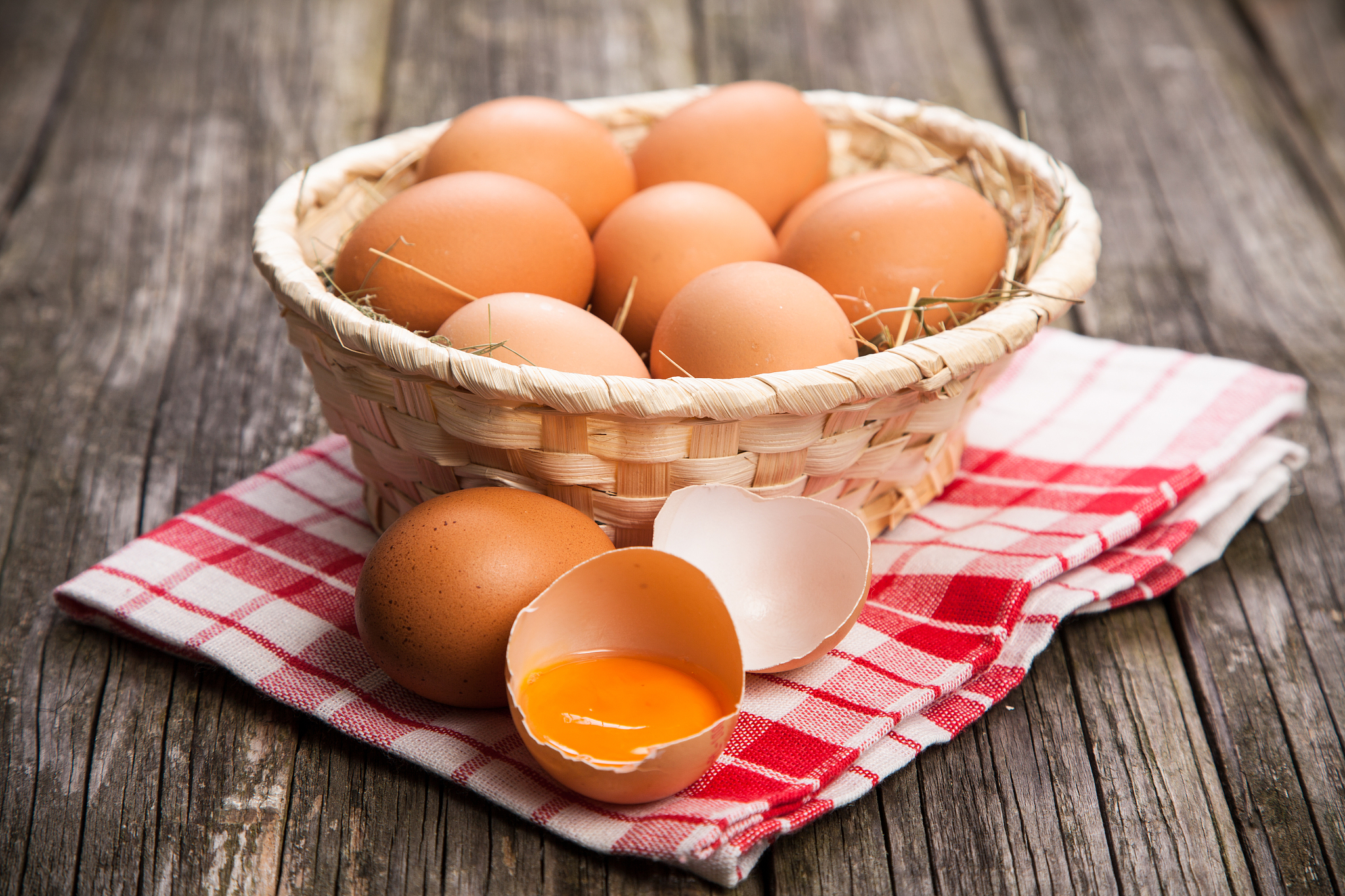 fresh organic eggs