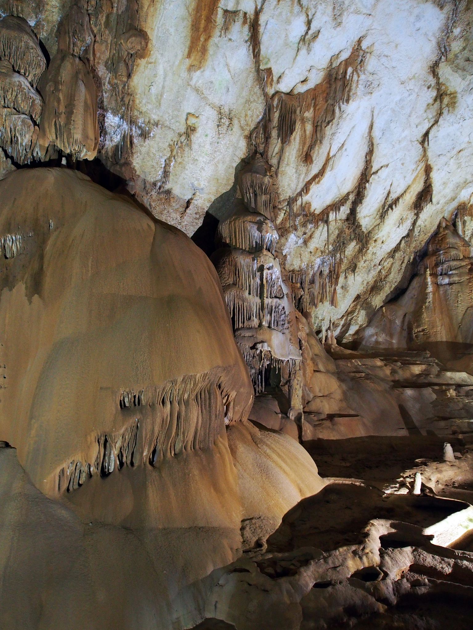 兰州安宁天斧沙宫岩石