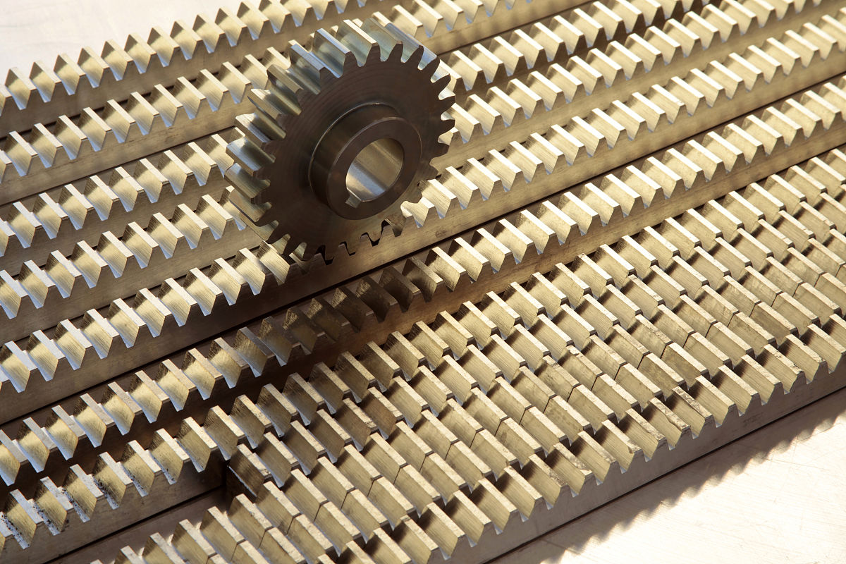 导轨齿形带传动缺点：噪音、磨损、维护成本高、精度受限