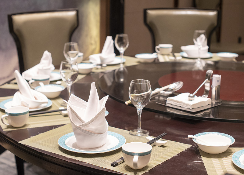 探索中国餐桌礼仪文化：文献资源指南