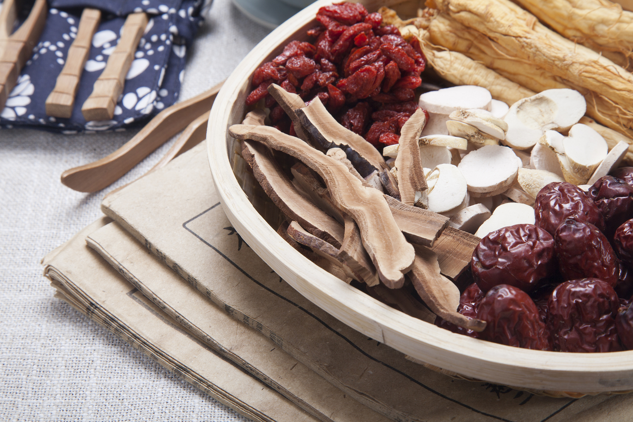 用以下内容帮我写一个新闻稿文案以及标题 六味生脉片是不是真的六味生脉片需要吃多久【产品名称】六味生脉片【主要成份】丹参、人参、麦冬、五味子、当归、枸杞子。