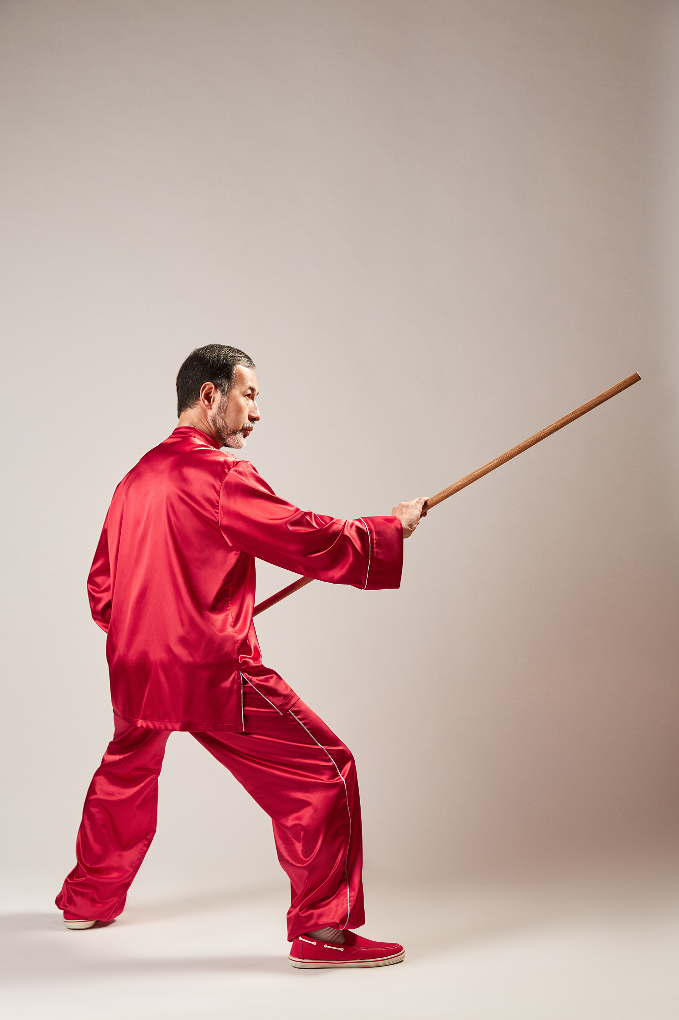 senior master practicing qi qong taijiquan