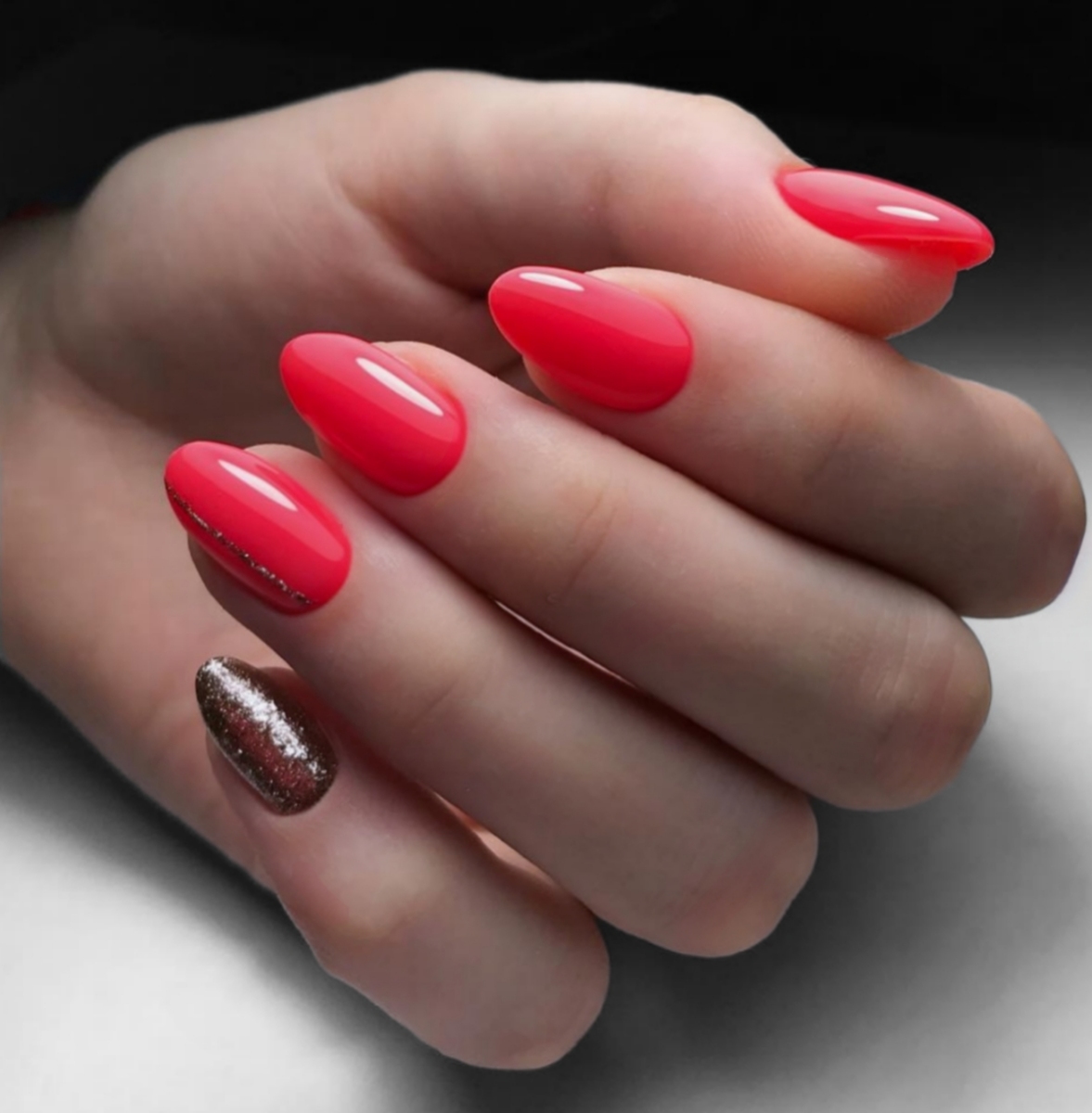 施华洛美甲钻和普通的美甲钻石 有什么区别