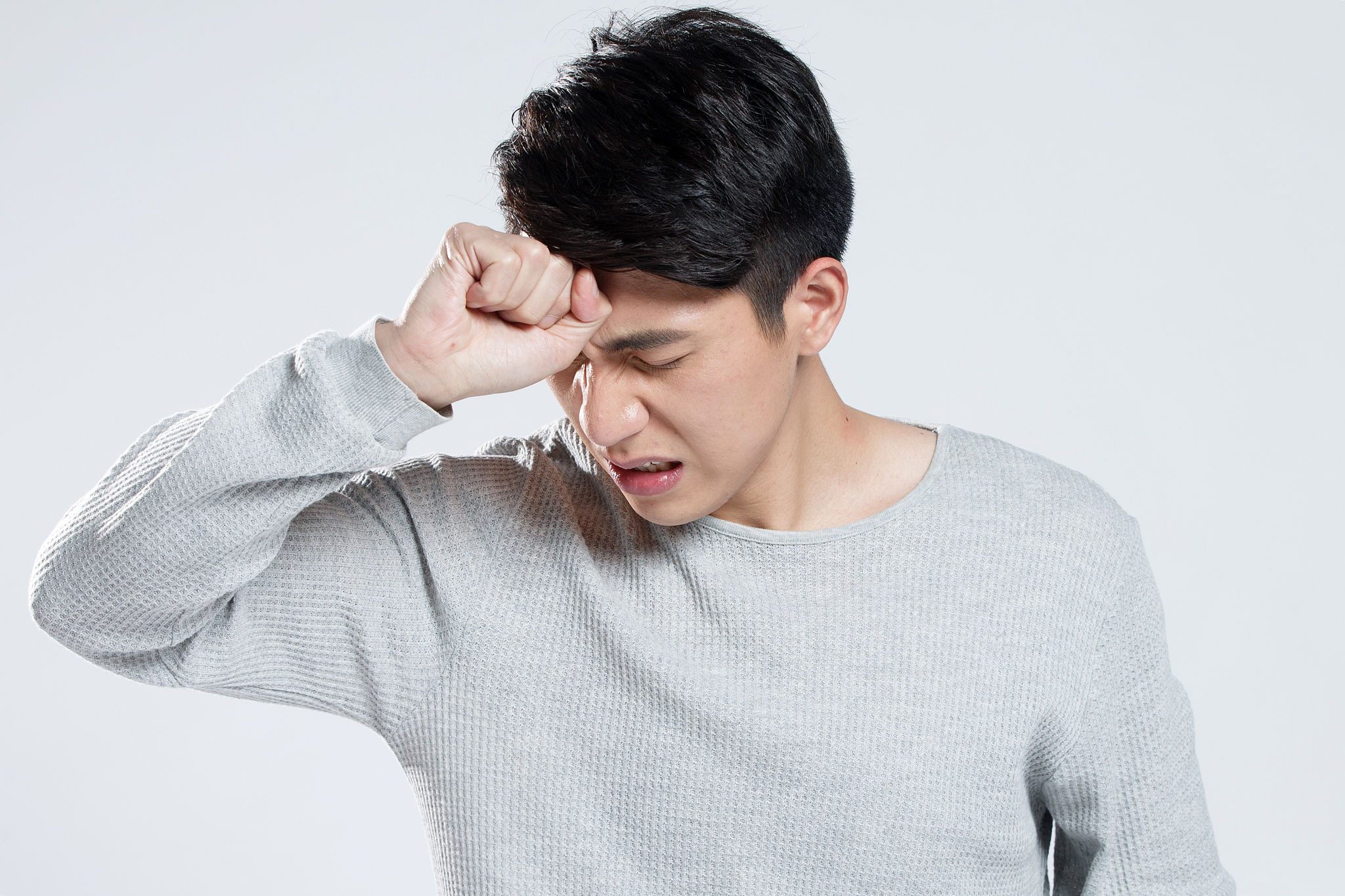 不发烧了头还疼正常吗？