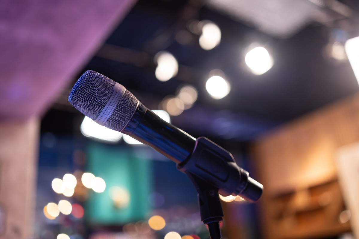 送礼佳选：高品质麦克风，助你录音直播更清晰动听！