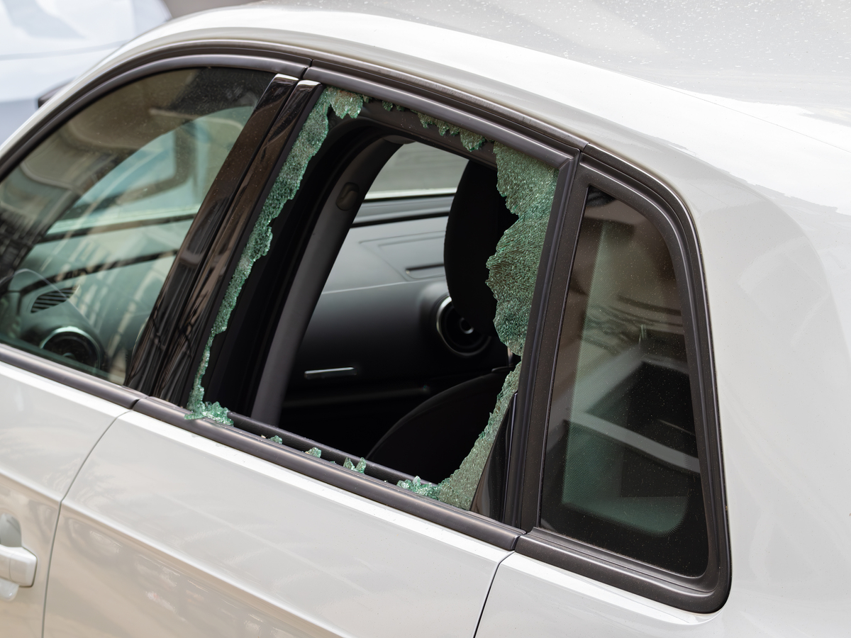 奥迪A4 前挡风玻璃点数异常？