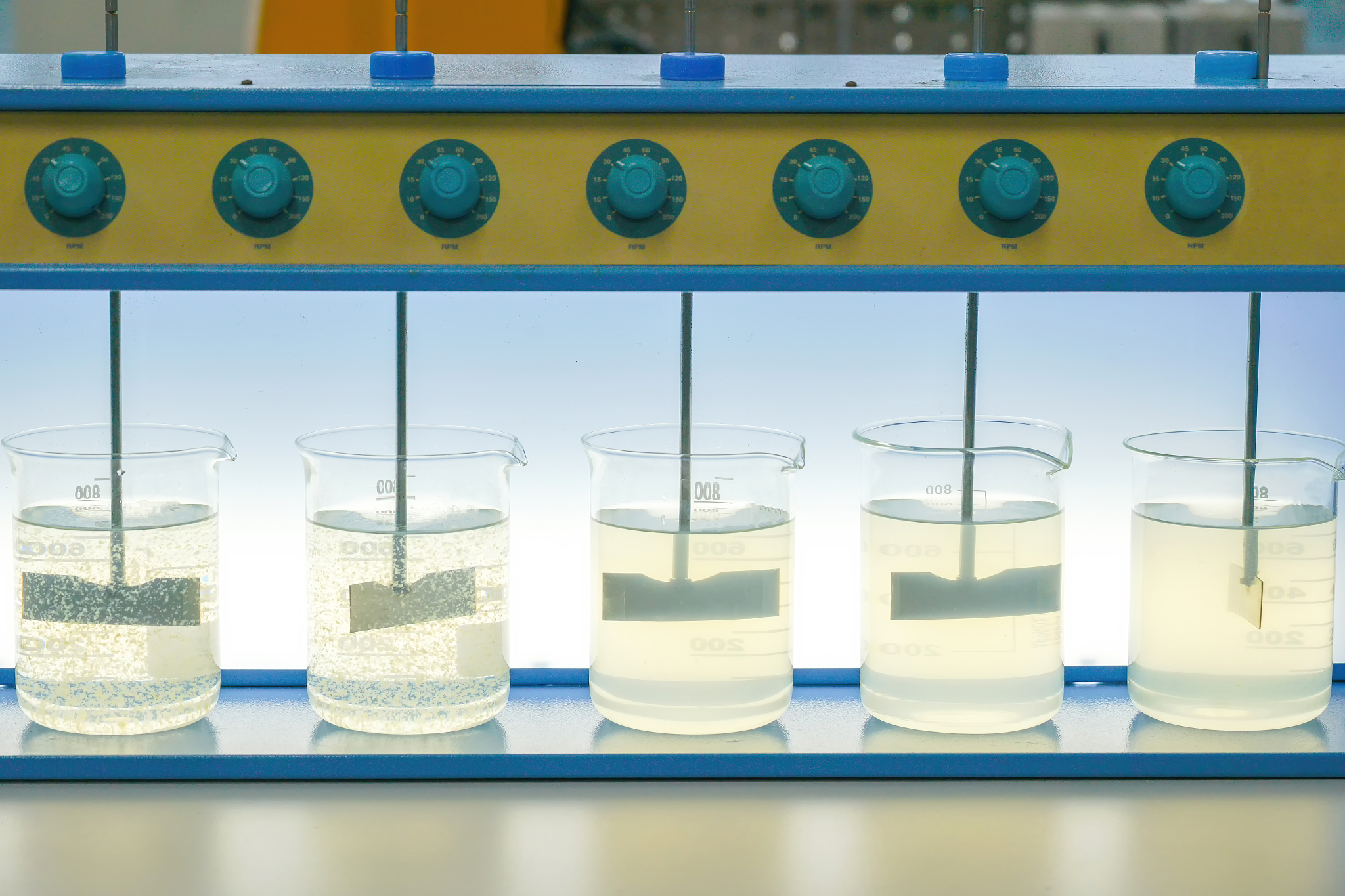 无水氯化钙吸水原理及应用：净化水质、杀菌除污