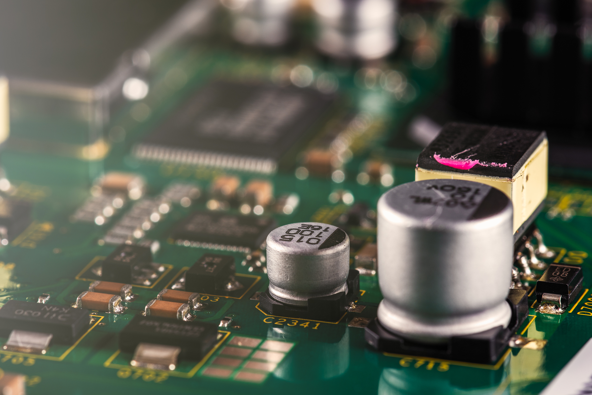 PCB布线时为什么电源线要尽量粗