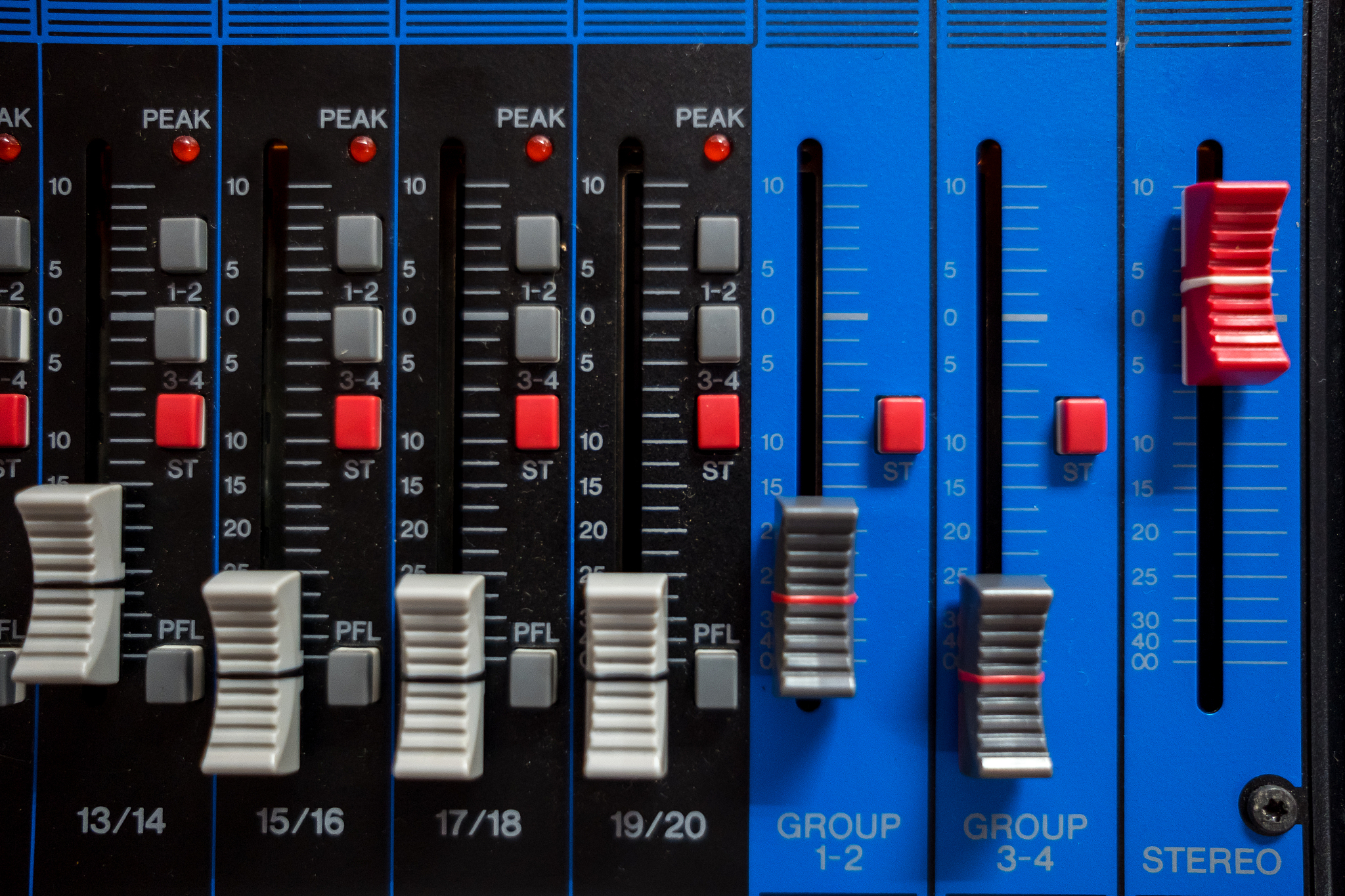 音频编码和音频格式一样吗帮我用200字详细描述