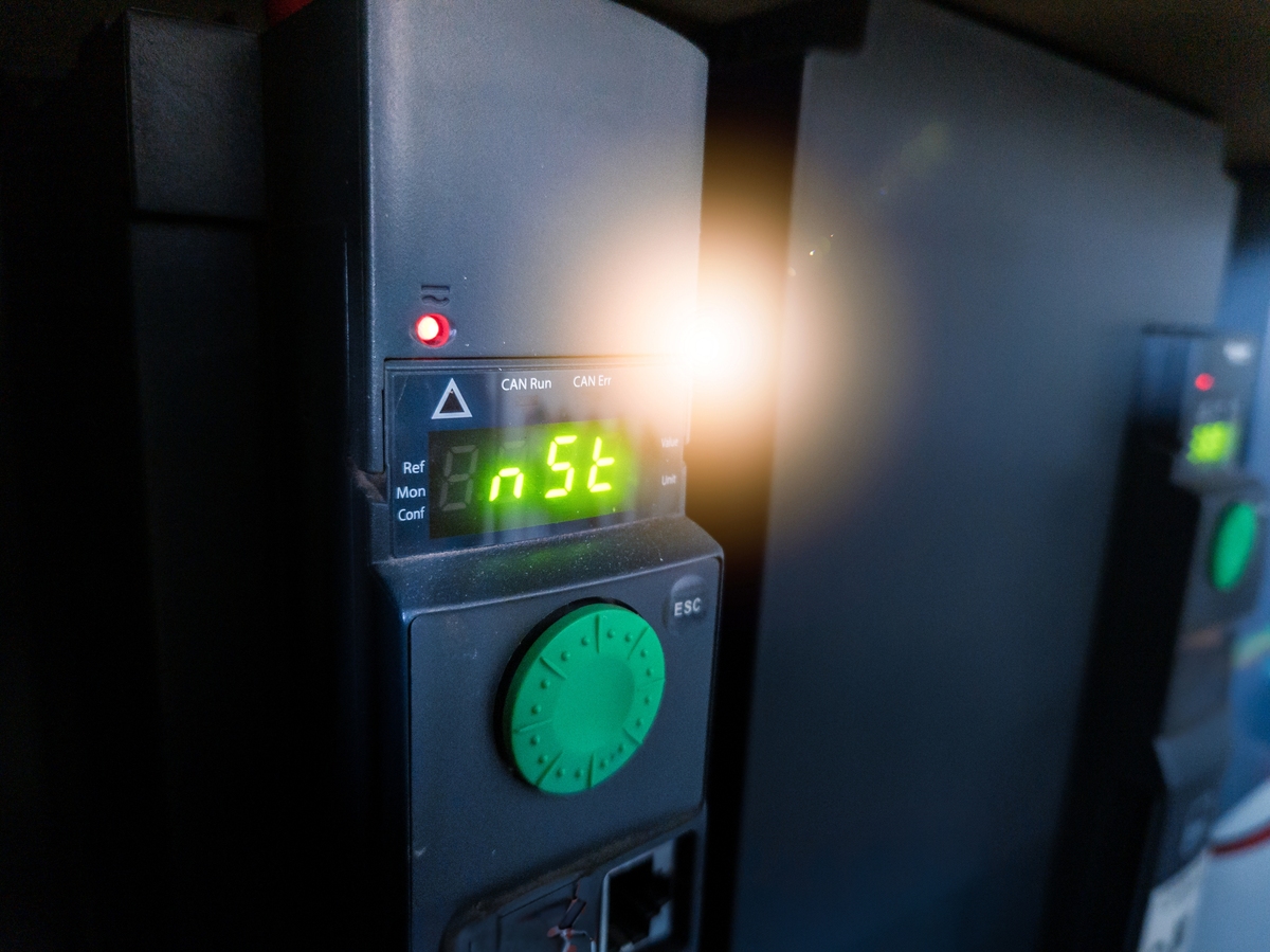 显示器冷凝水怎么办？如何避免冷机现象