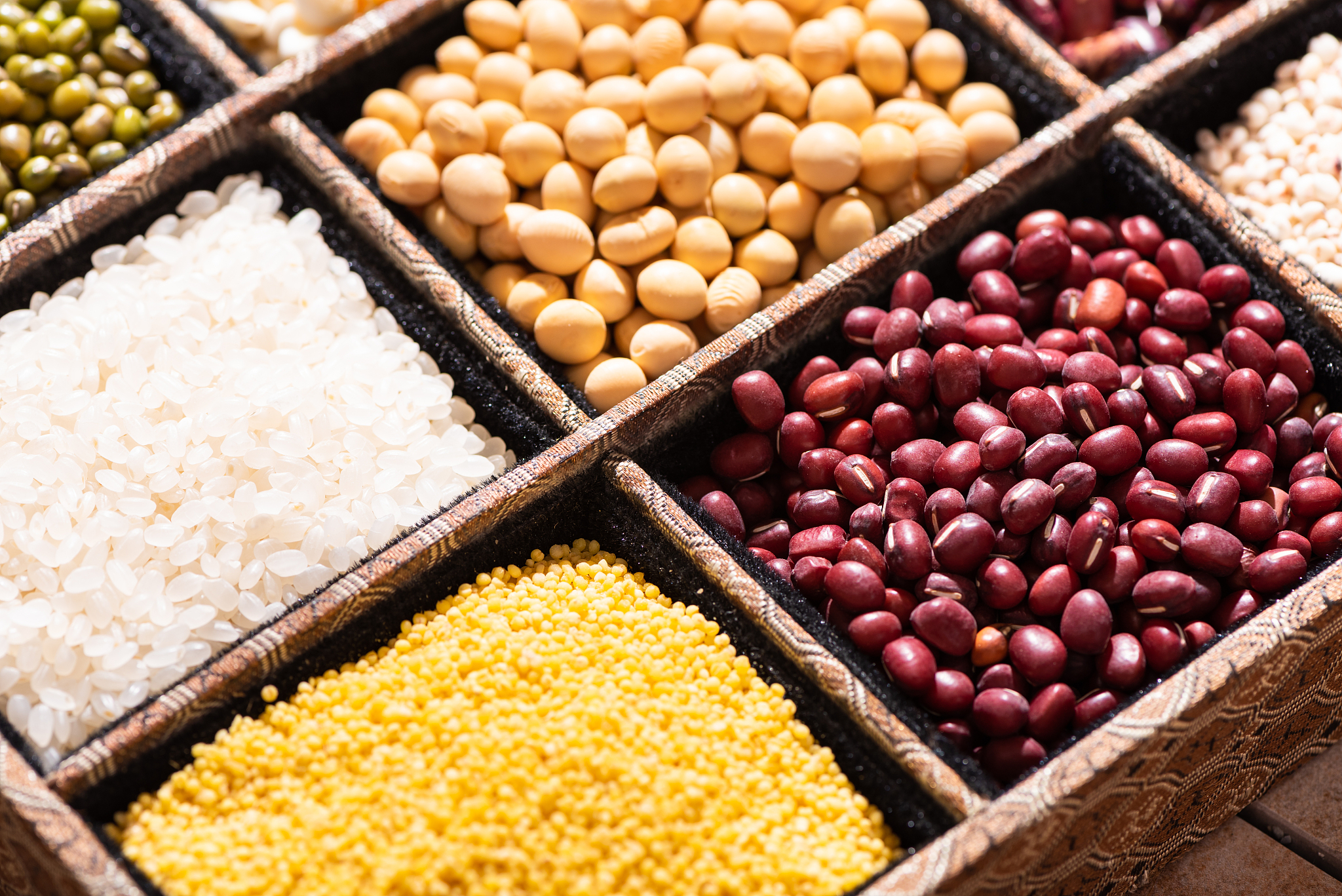the variety of grains are in the box.