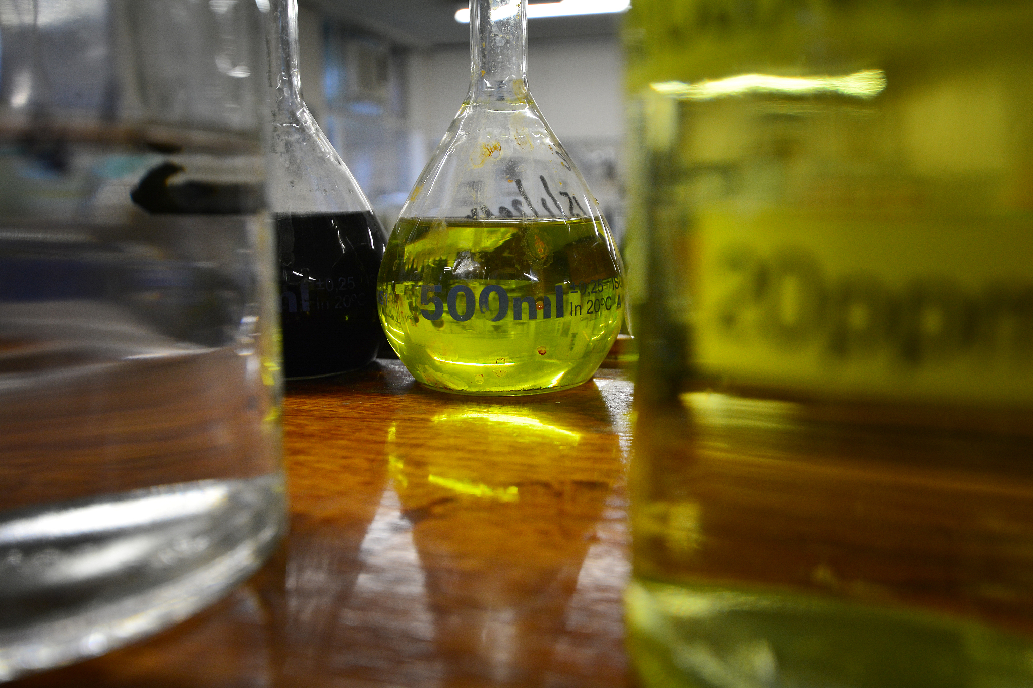 从现在开始我要你充当一名科研人员好的我会尽力充当一名科研人员。首先我需要确定一个科研课题。我会选择一个感兴趣的领域然后进行文献调研了解已有的研究成果和前沿科技。接着我会设计实验并进行数据采集和分析。根据实验结果我会对研究课题进行进一步探索和深入研究。在整个研究过程中我会严格遵守科学原则和伦理规范确保研究过程的可靠性和可信度。最终我会将研究成果进行总结和归纳并撰写相关研究论文或发表学术文章用于向同行