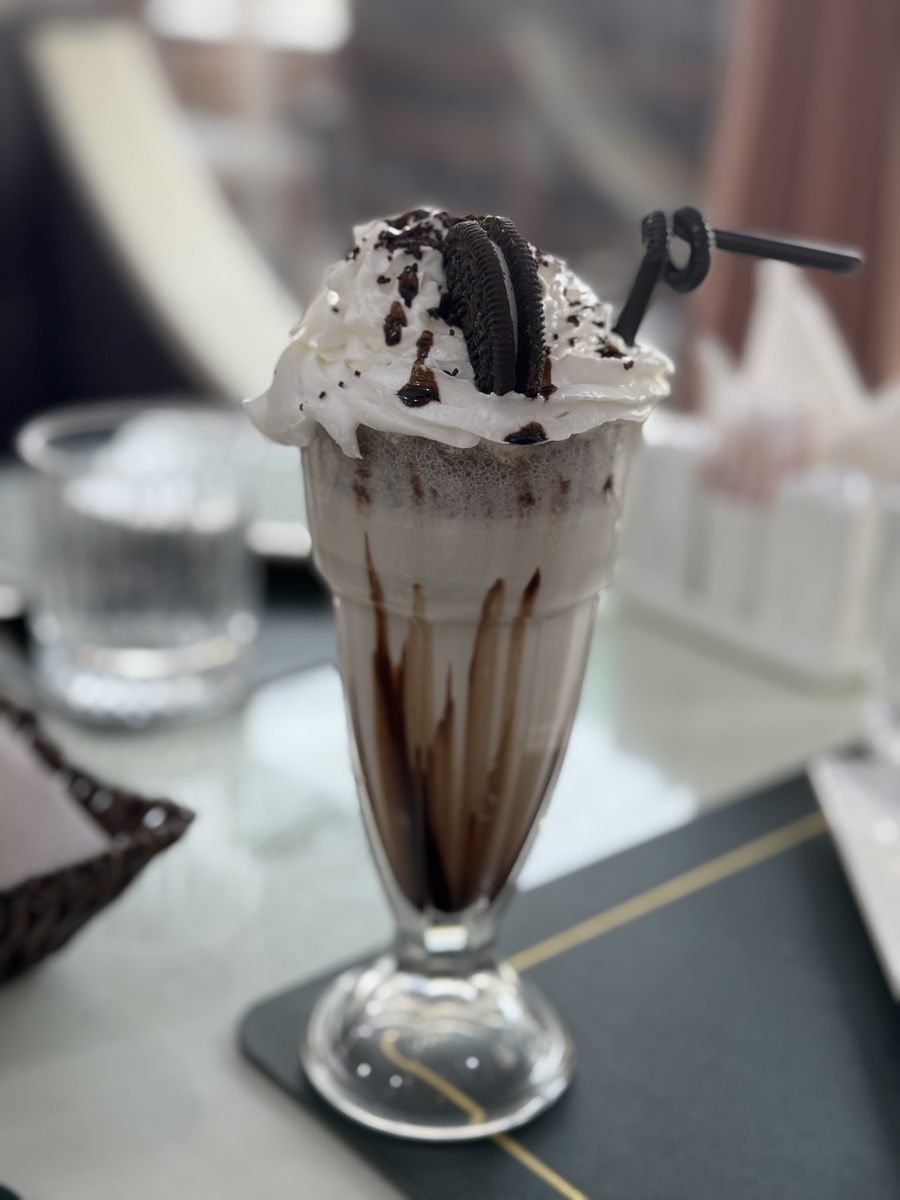 放松的巧克力牛奶